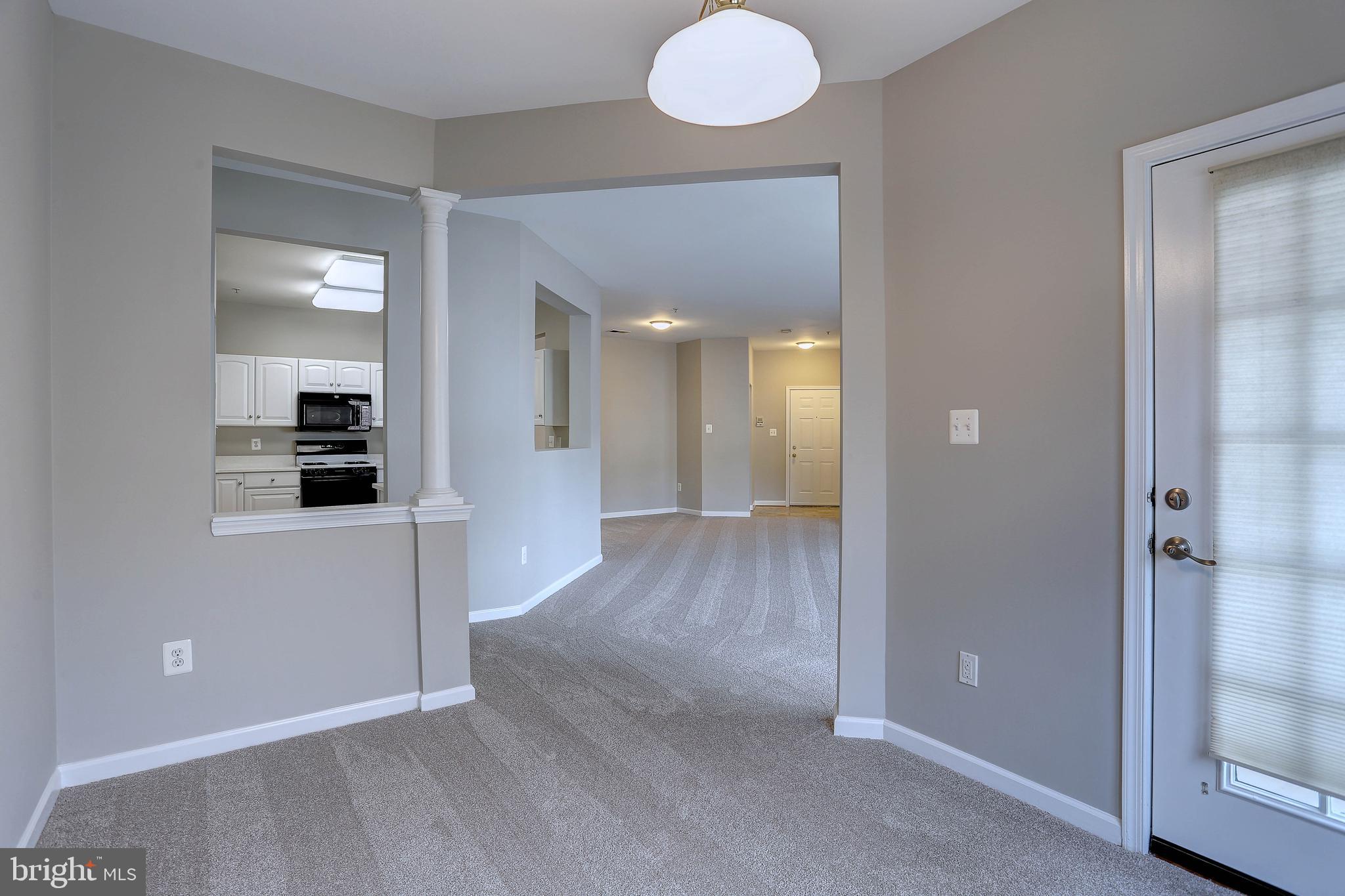 HAMPTON COURT - Residential