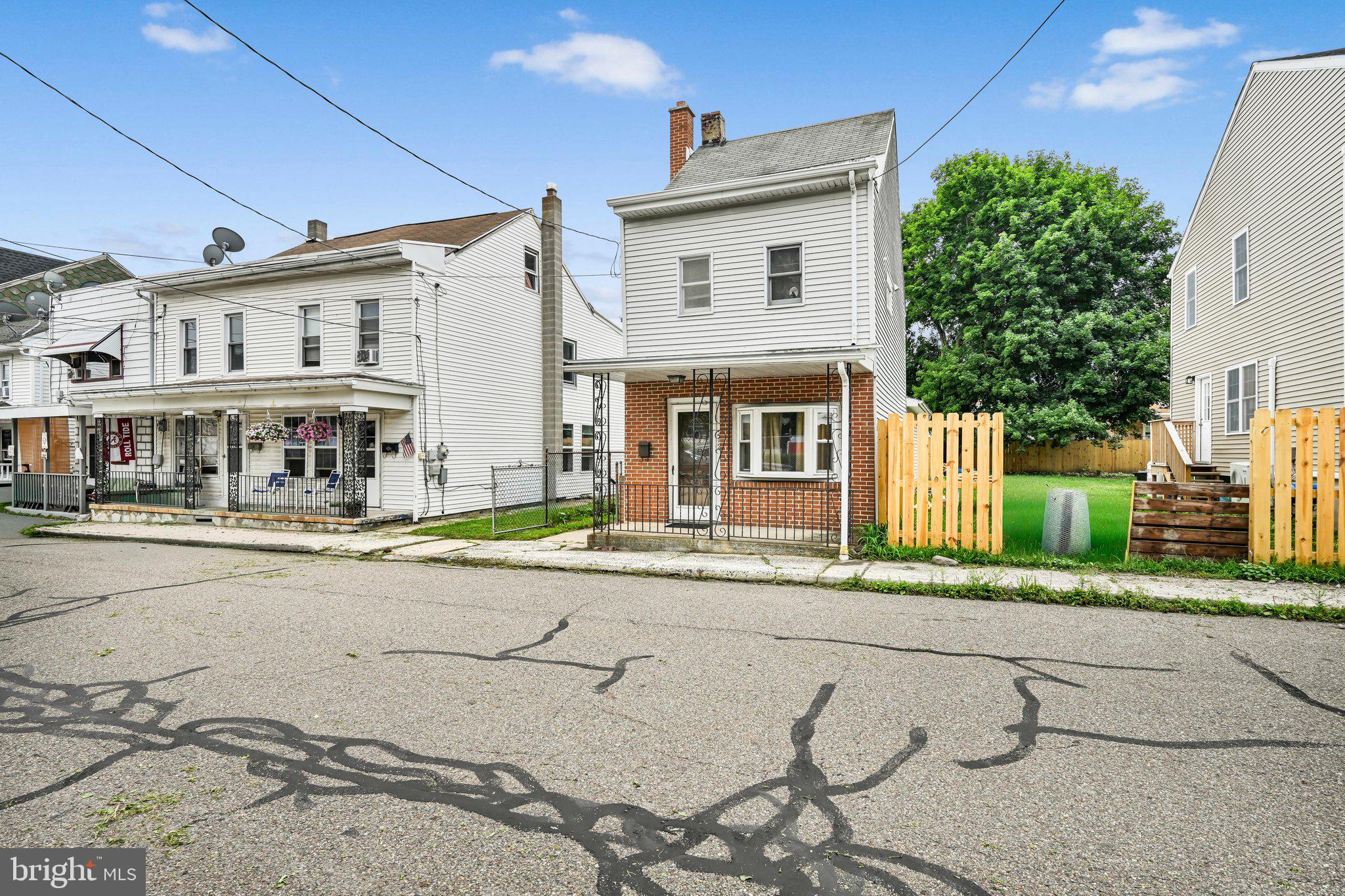 212 N NICHOLS STREET