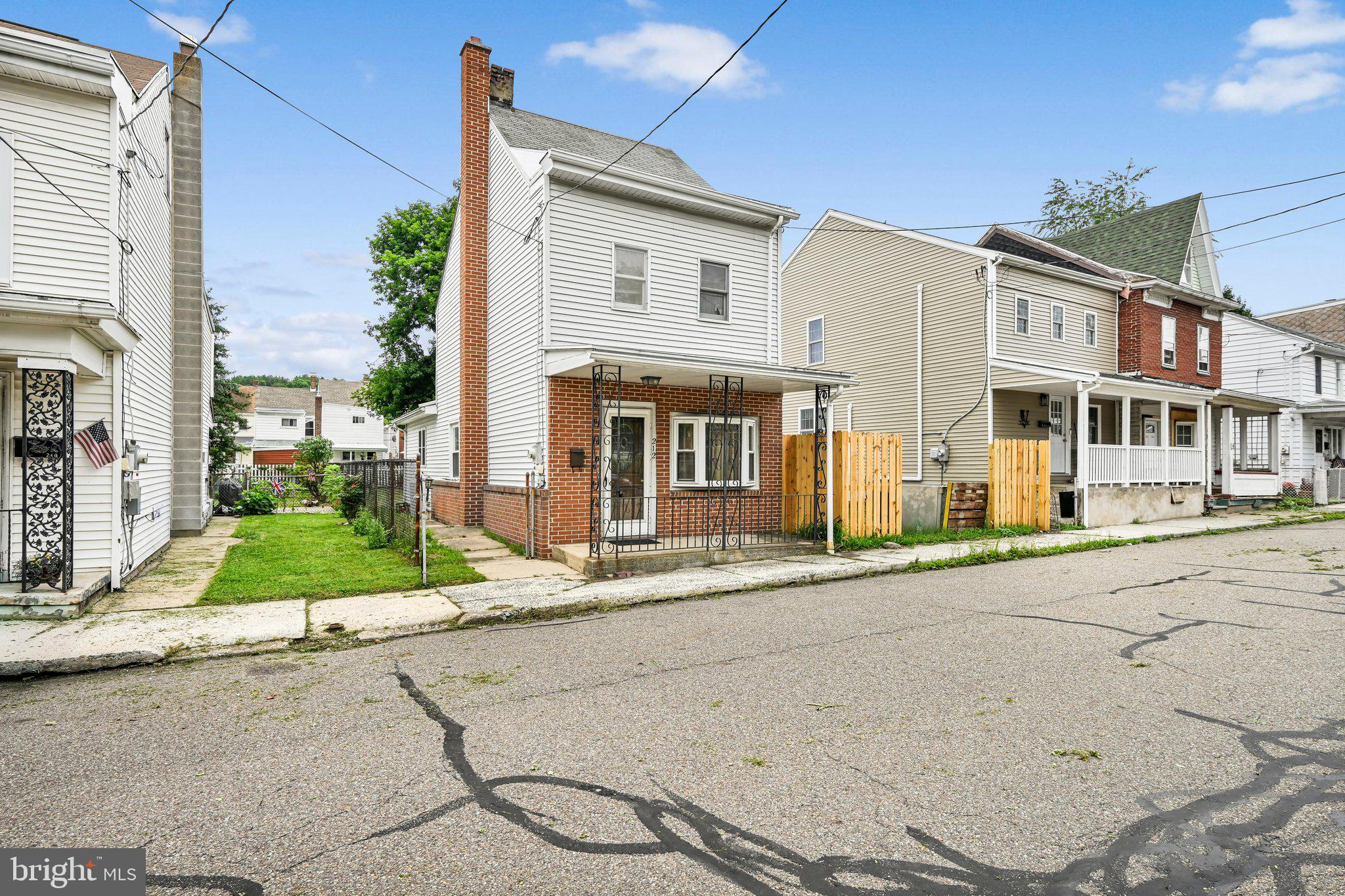 212 N NICHOLS STREET