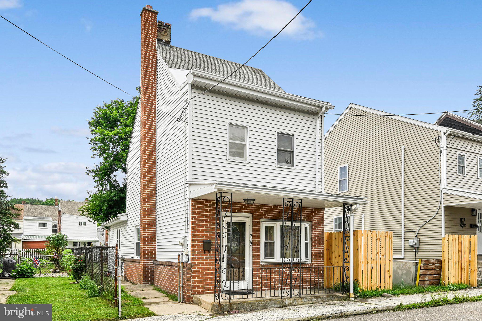 212 N NICHOLS STREET