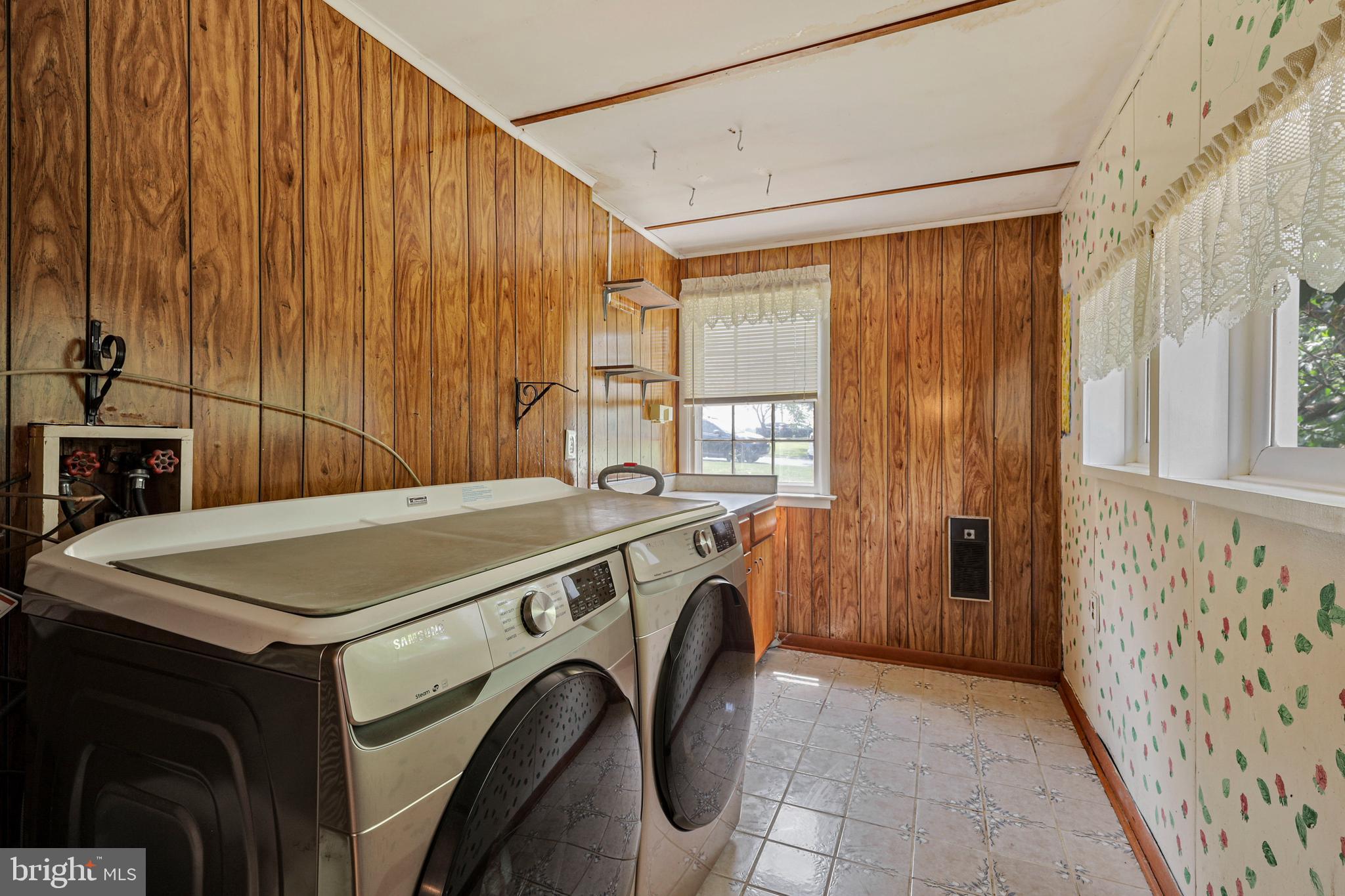 LAUREL BROOK - Residential