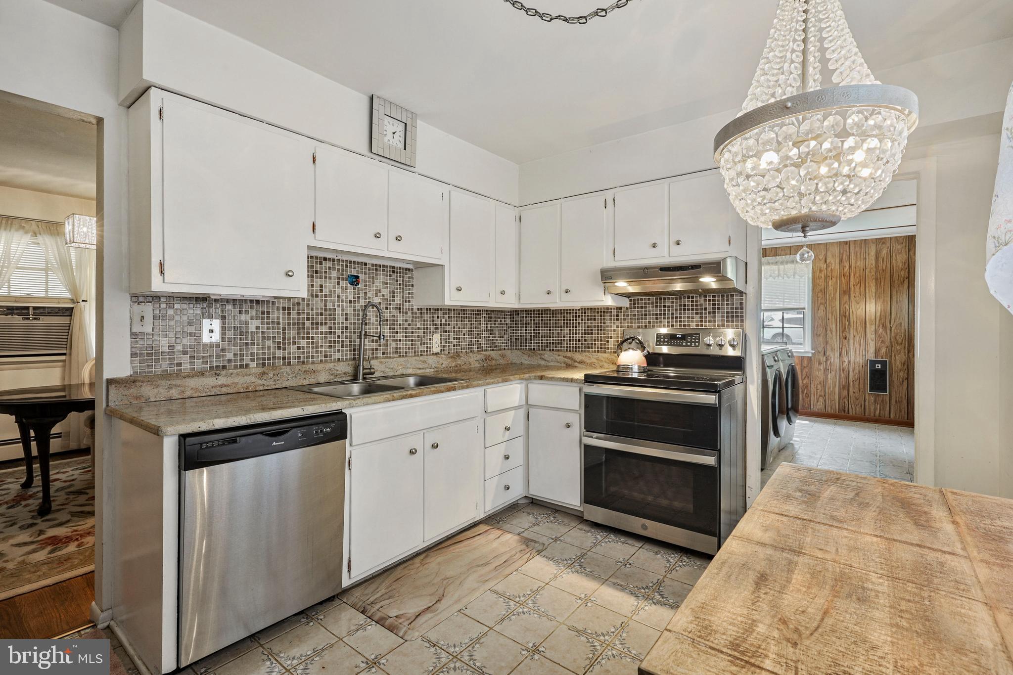 LAUREL BROOK - Residential