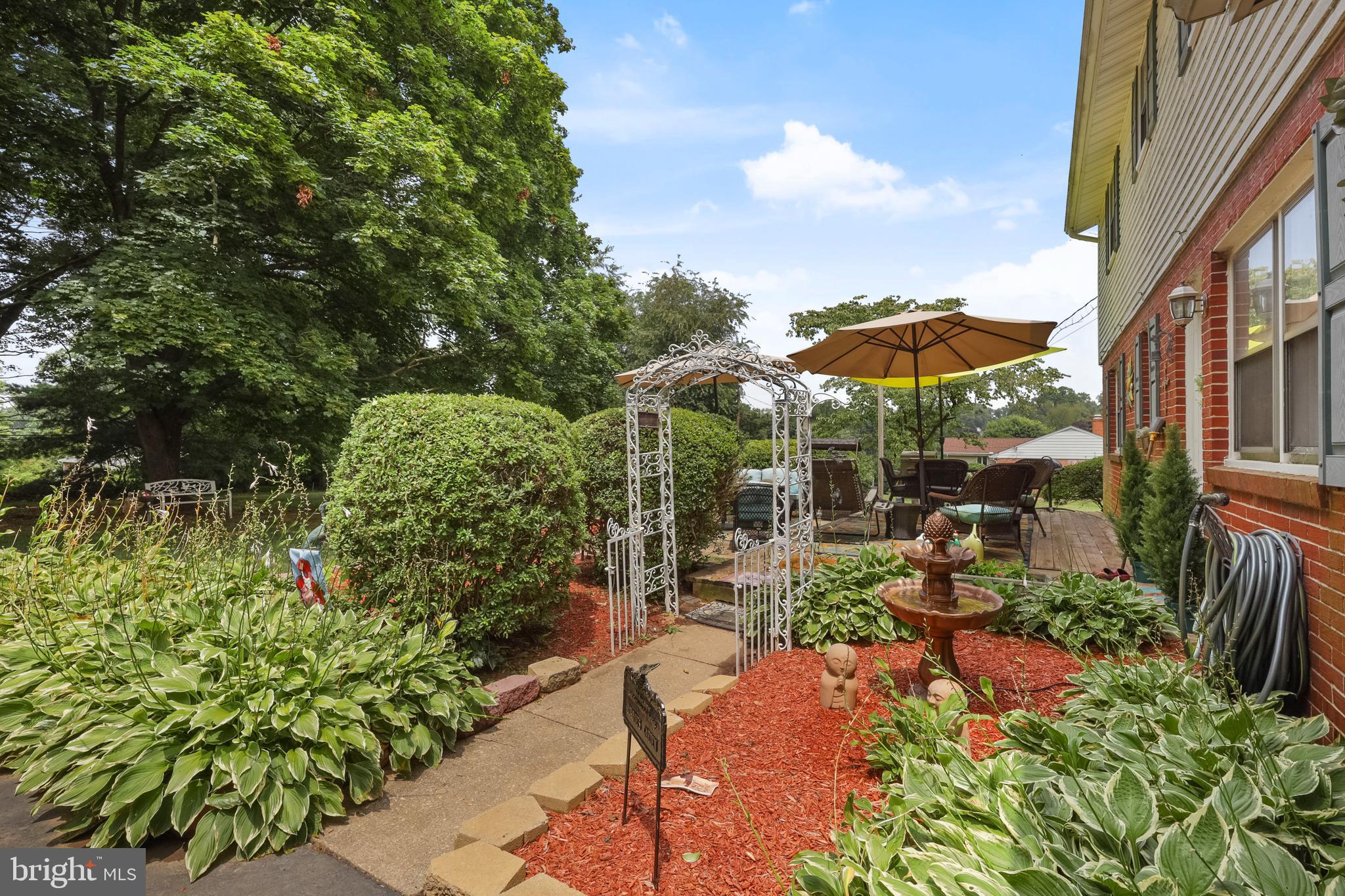 LAUREL BROOK - Residential