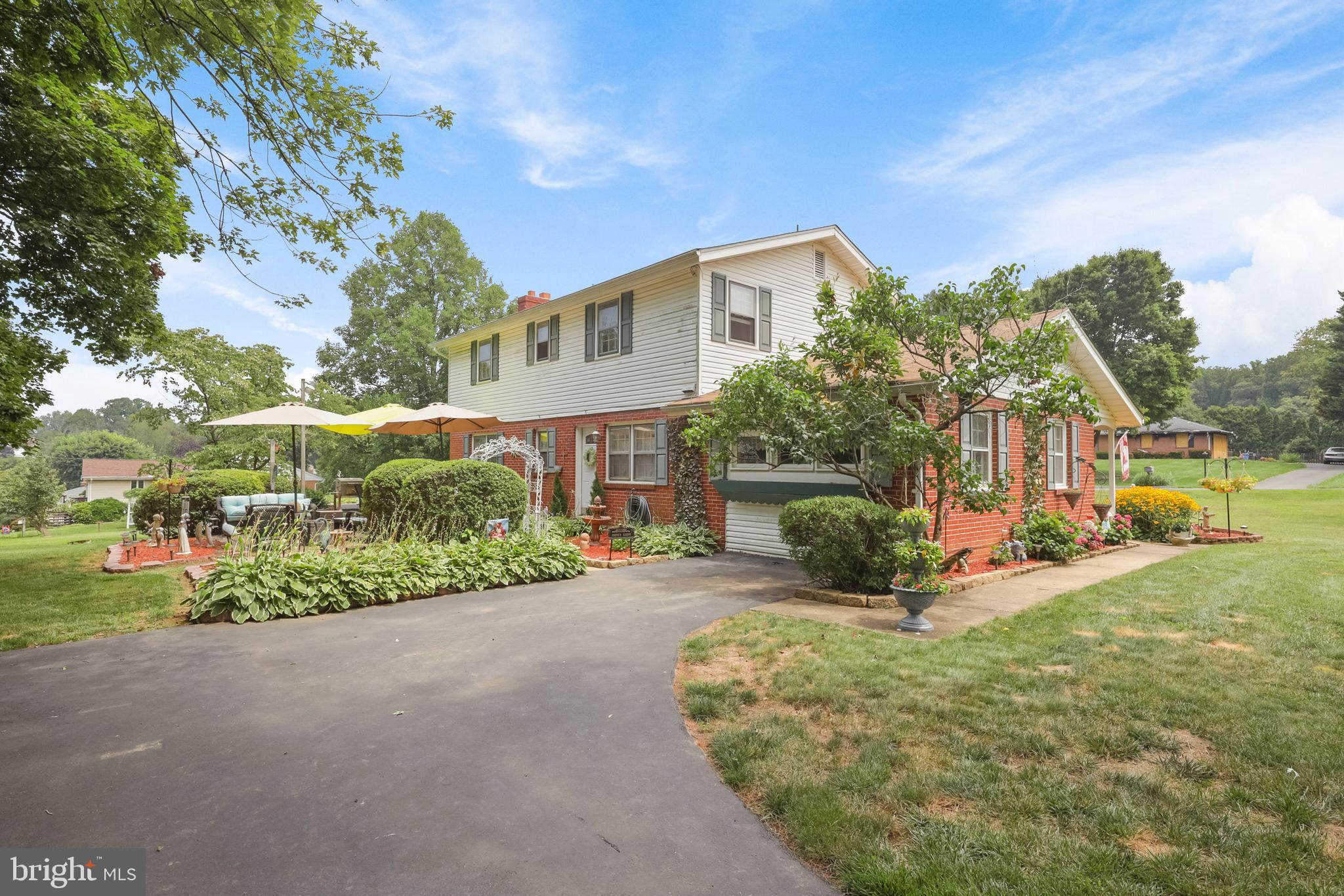 LAUREL BROOK - Residential