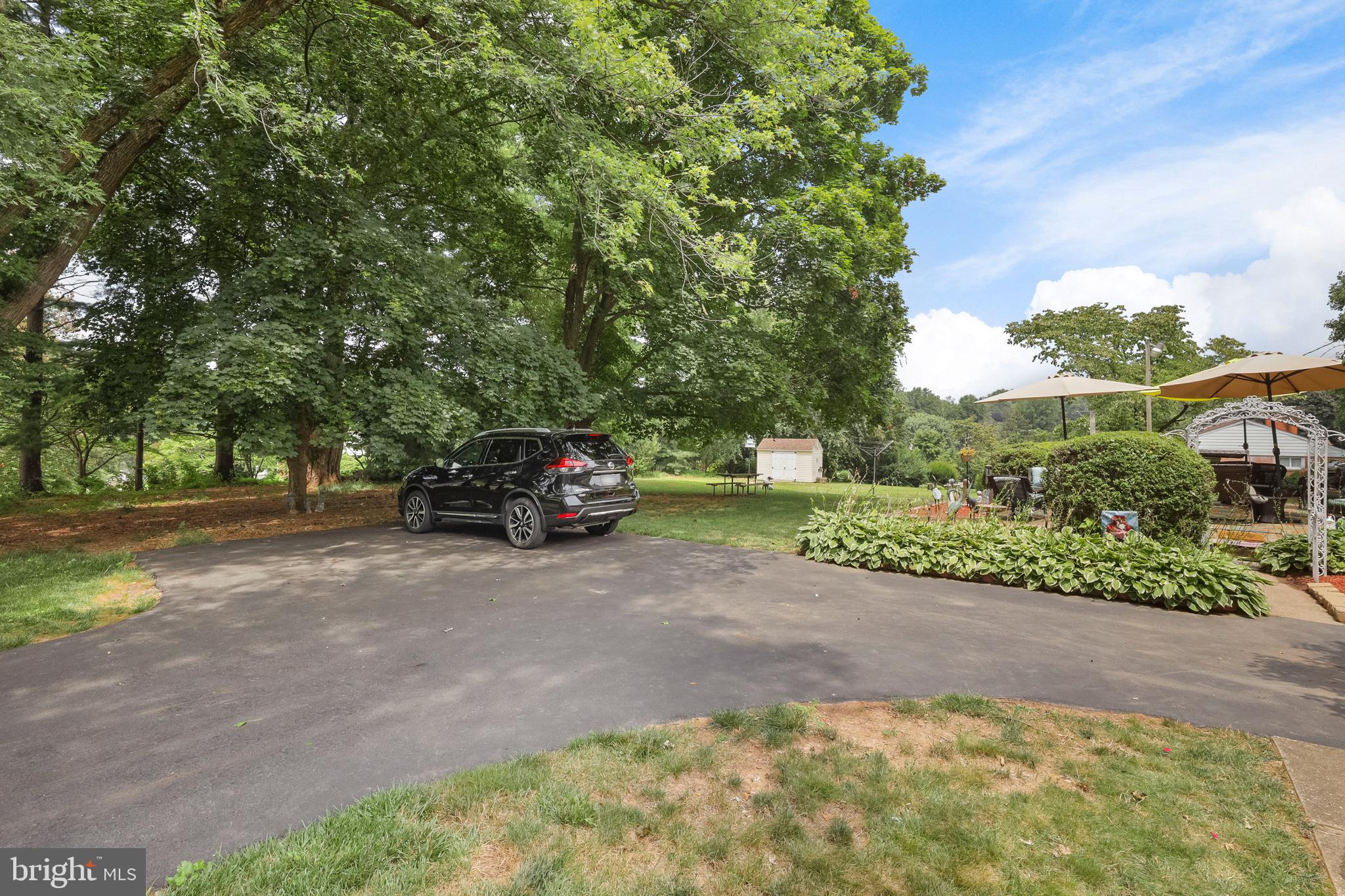 LAUREL BROOK - Residential