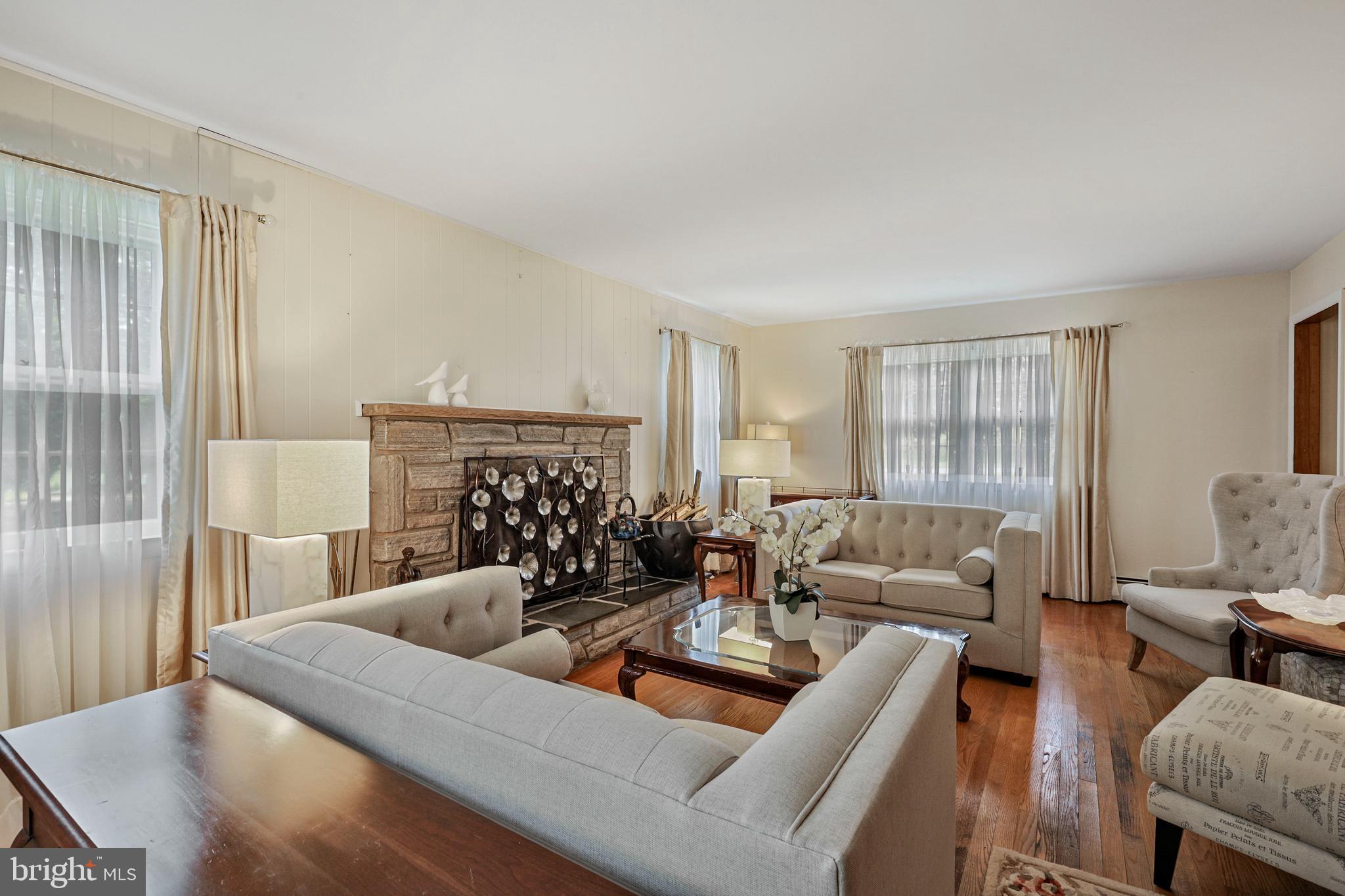 LAUREL BROOK - Residential