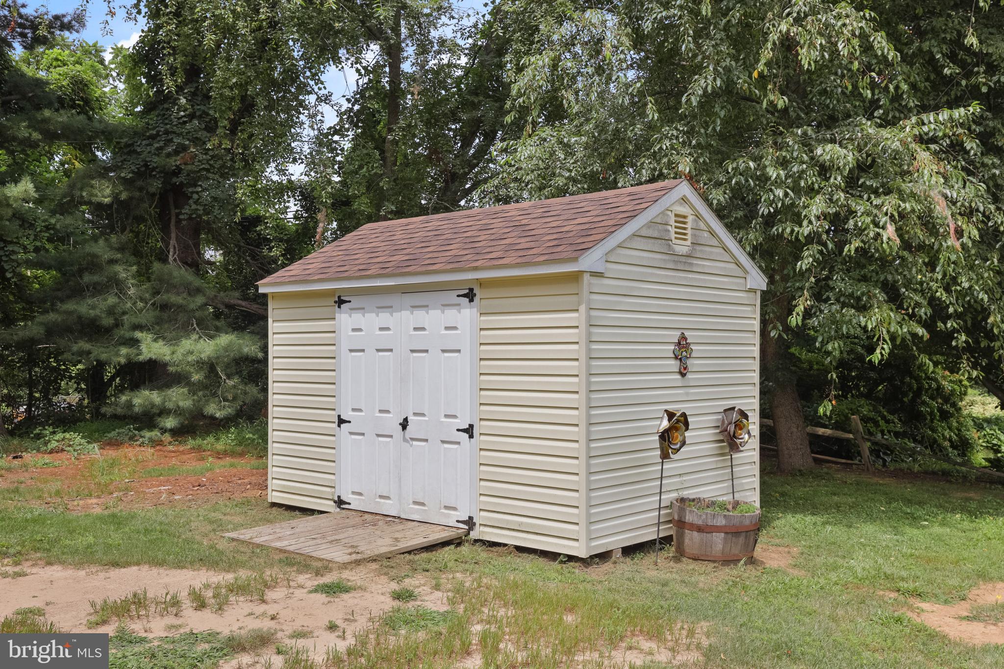 LAUREL BROOK - Residential