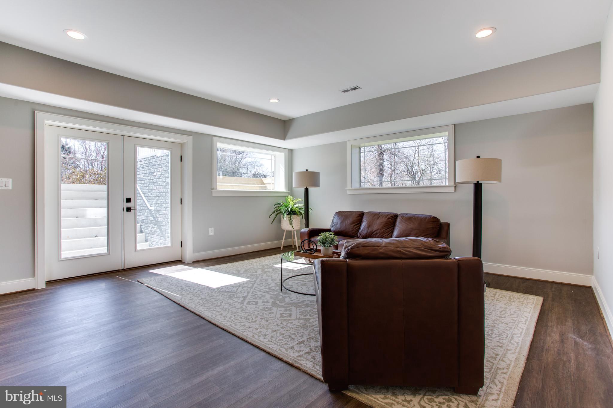 VIENNA WOODS - Residential