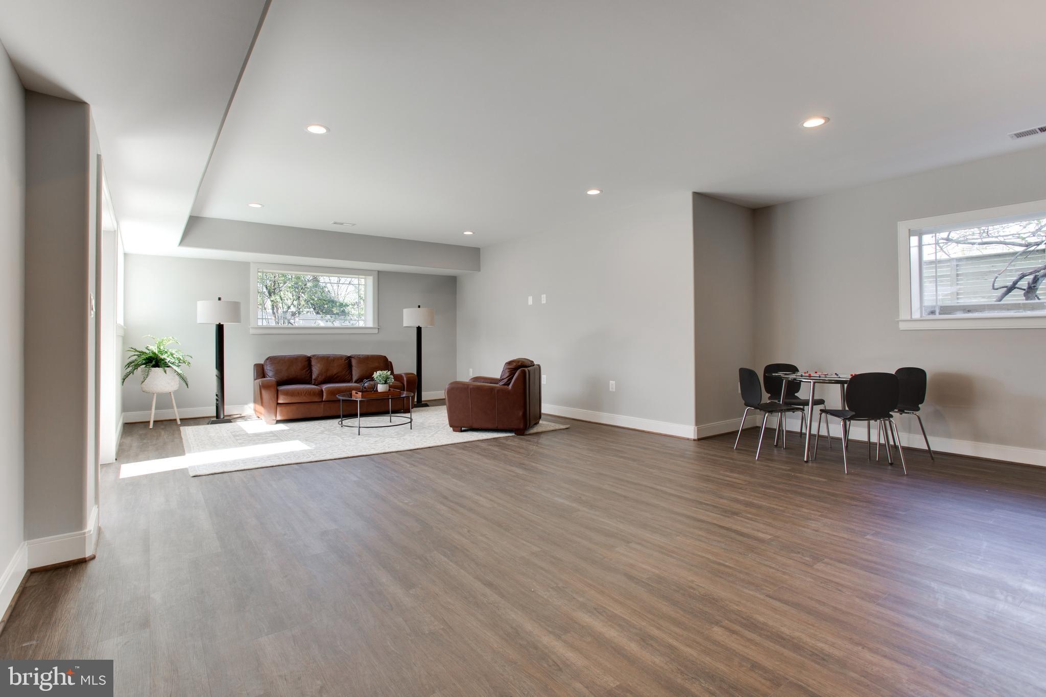 VIENNA WOODS - Residential