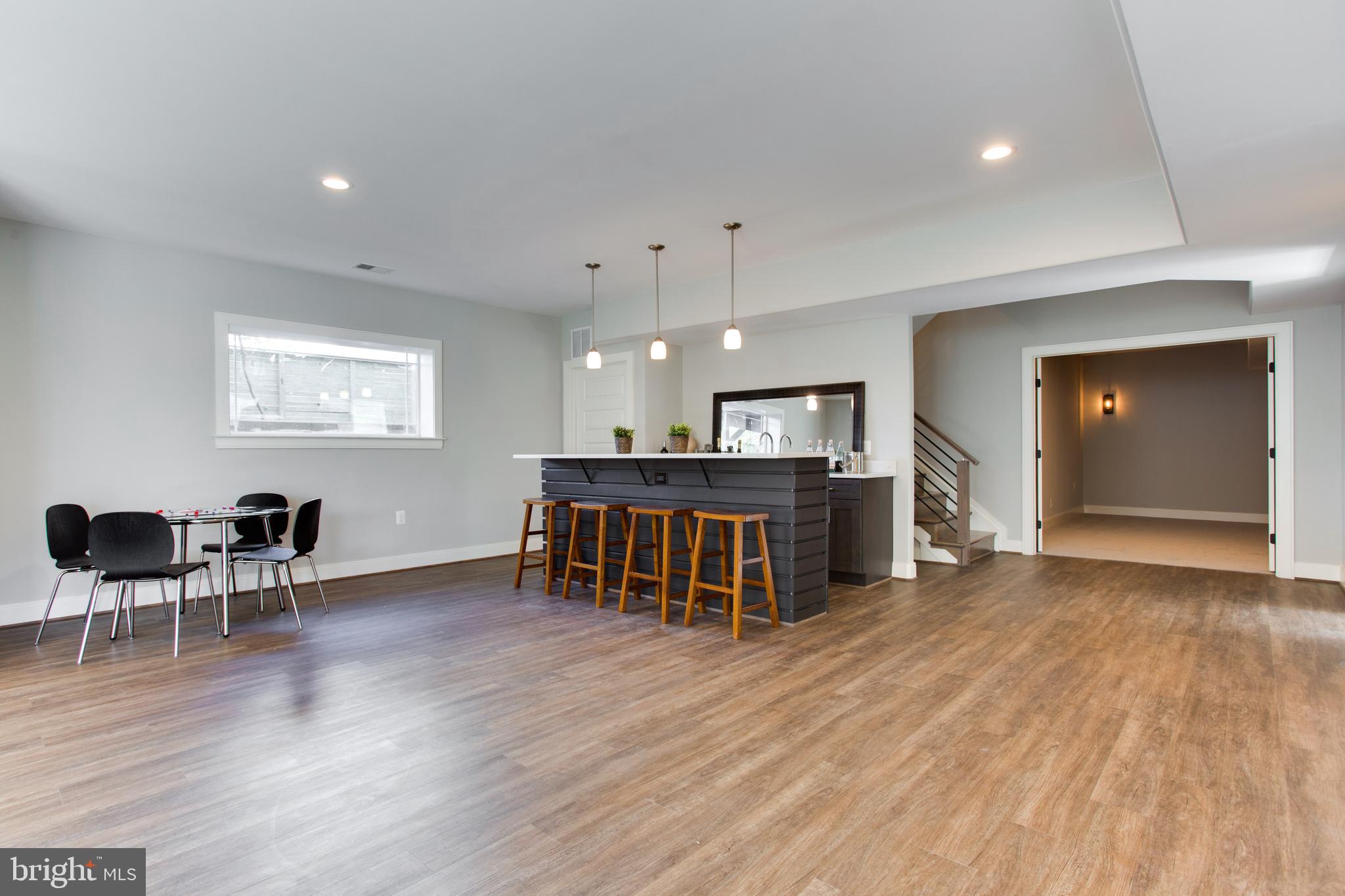 VIENNA WOODS - Residential