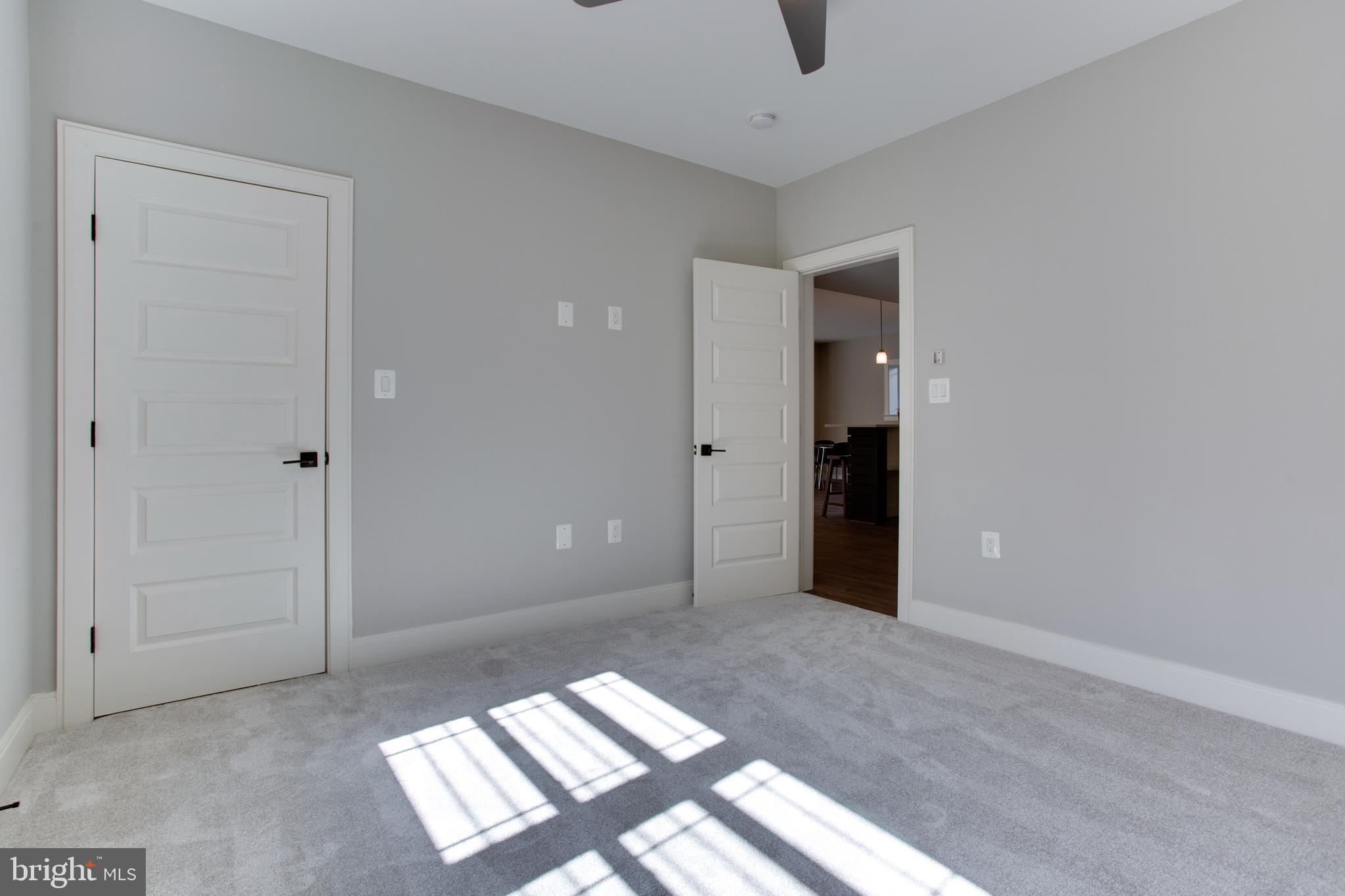 VIENNA WOODS - Residential