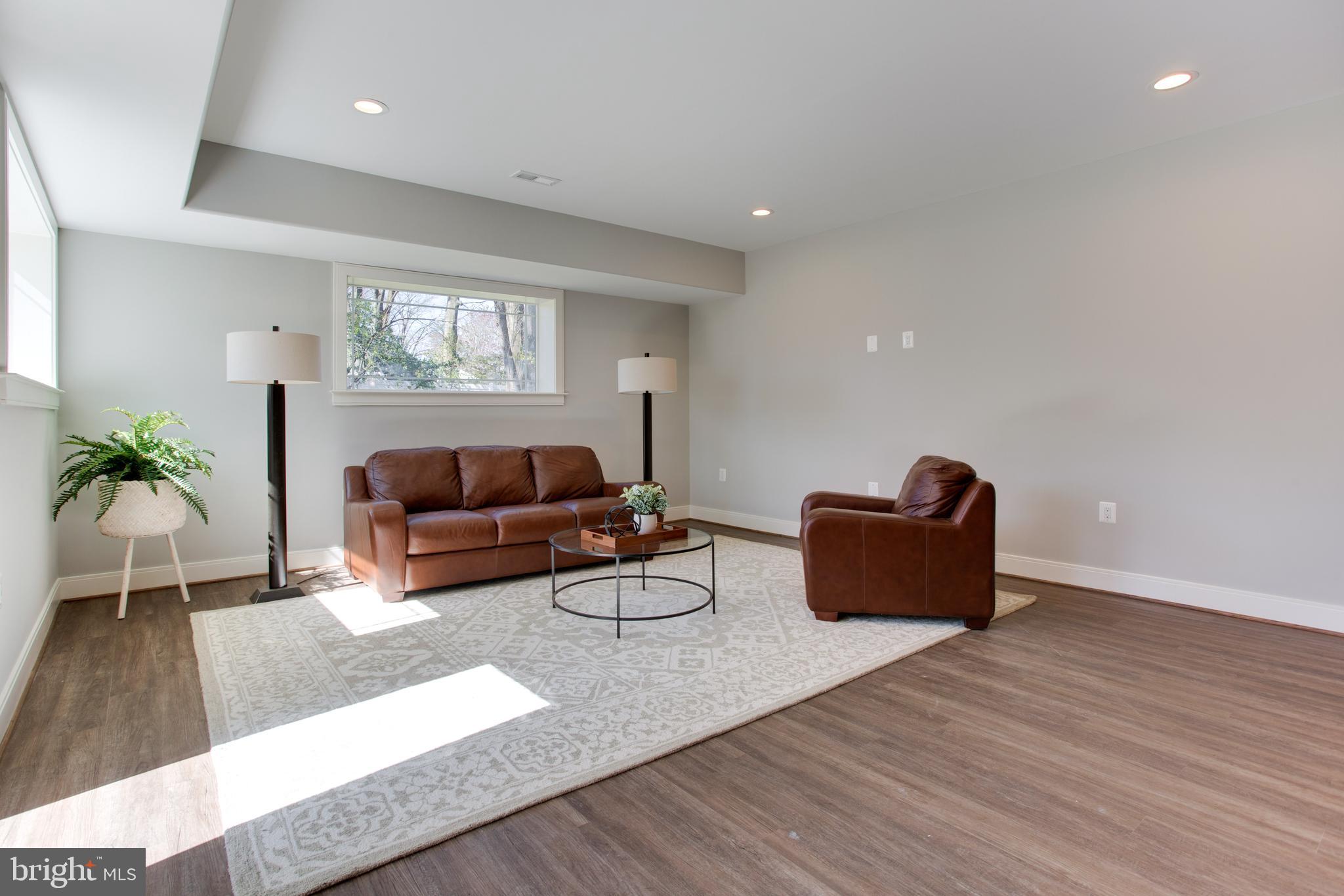 VIENNA WOODS - Residential