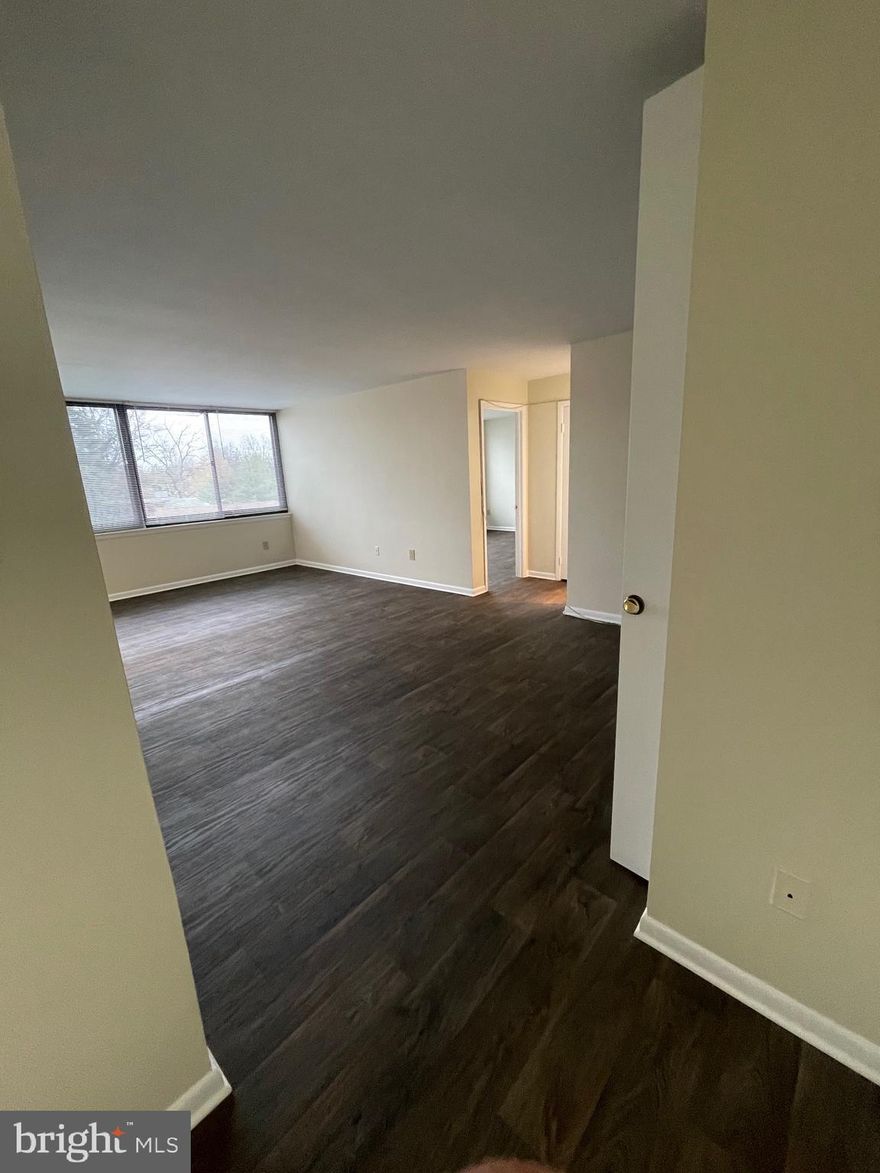 UTILITIES INCLUDED *Pictures may be old* Walk to E. Falls Church METRO*Spacious 1br, 1ba condo*Beautiful Treetop views to the east, looking towards Ballston & DC*Ample closet space*Utilities included rent*Condo facilities include party room, exercise room*Bike Room*No Assigned Parking*Extra storage #842 in basement*No smokers