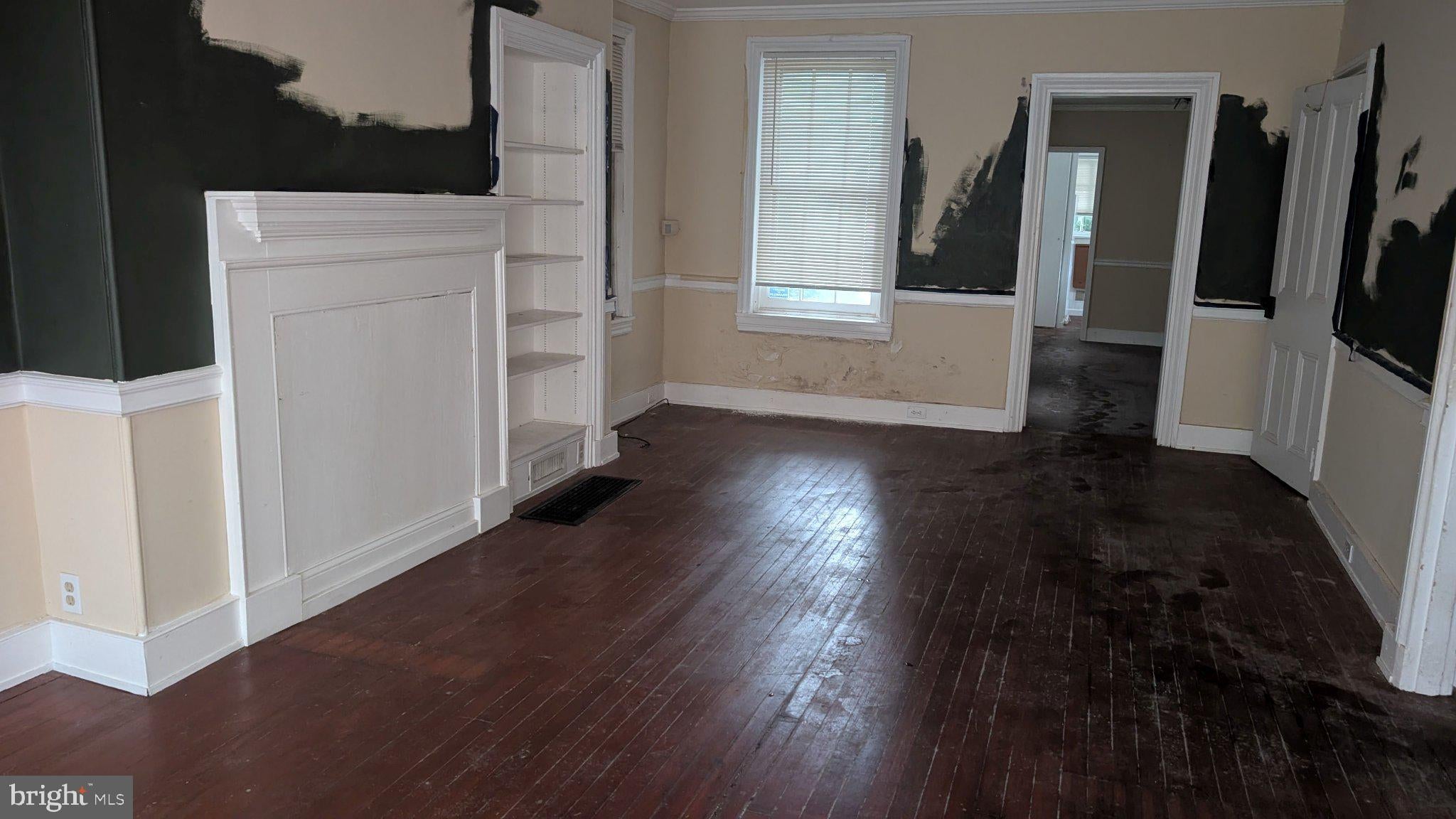 126 W QUEEN LANE