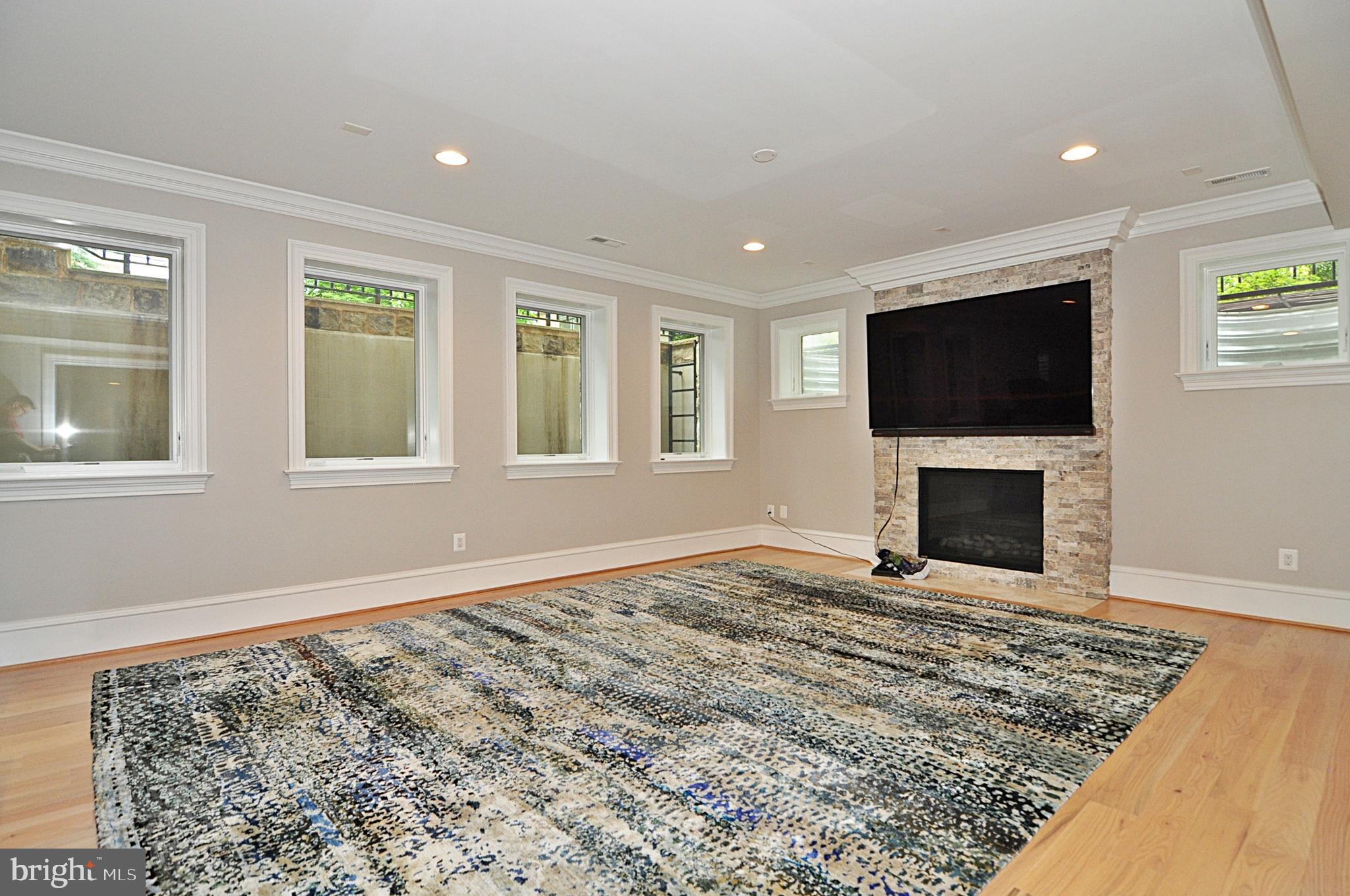 AURORA HILLS - Residential Lease