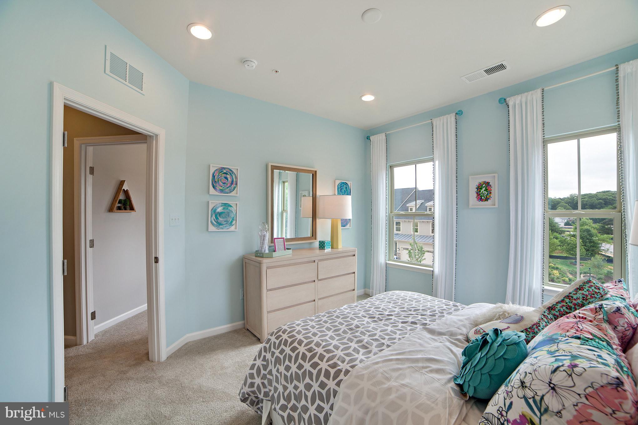 PONDVIEW - Residential