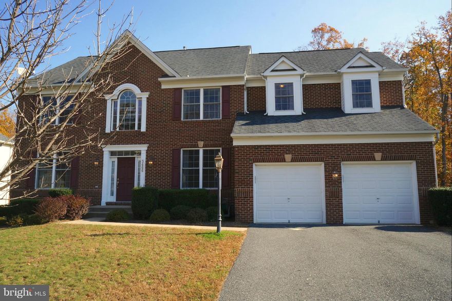 Immediate Availability! Spacious 5BR/3.5BA Colonial w/3 Finished Levels. Features Incl: *Large Deck off Breakfast Room *MBR Suite w/Tray Ceiling, WIC & Upgraded MBA w/Corner Soaking Tub & Separate Shower *Kitchen w/Gas Cooktop & Double Wall Ovens *Foyer & Family Room Overlooks *Finished Walkout Basement w/BR5 & FBA *Separate Office/Den w/French Doors *Quick Access to Quantico & 95.