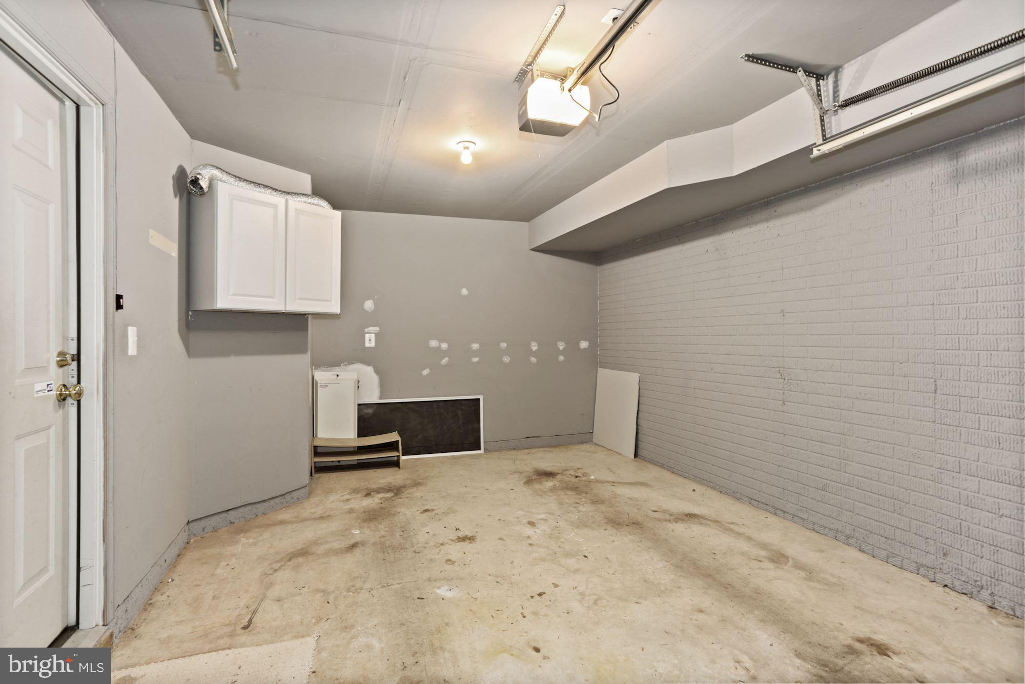 FAIRFAX CENTER LANDBAY - Residential Lease