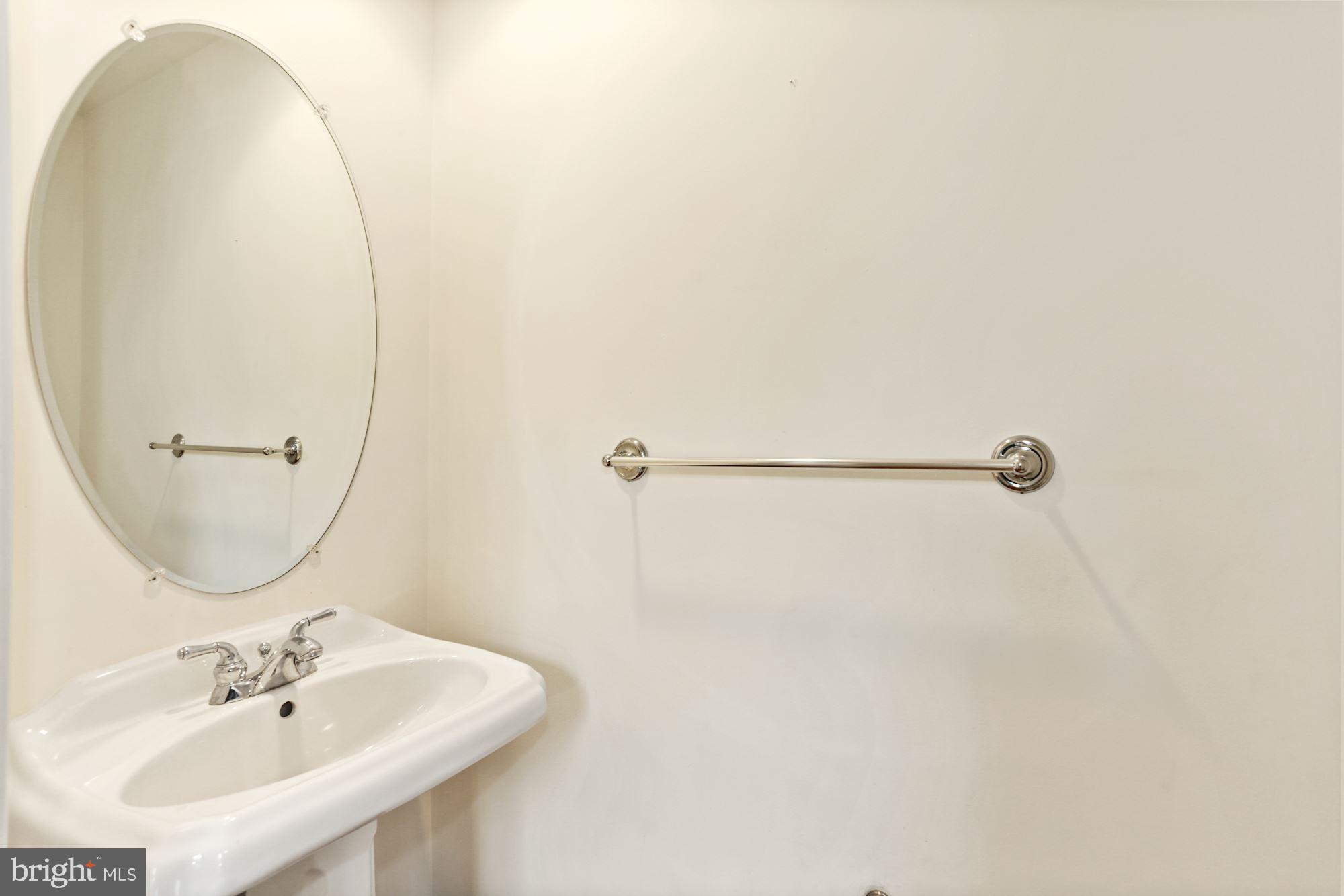 FAIRFAX CENTER LANDBAY - Residential Lease