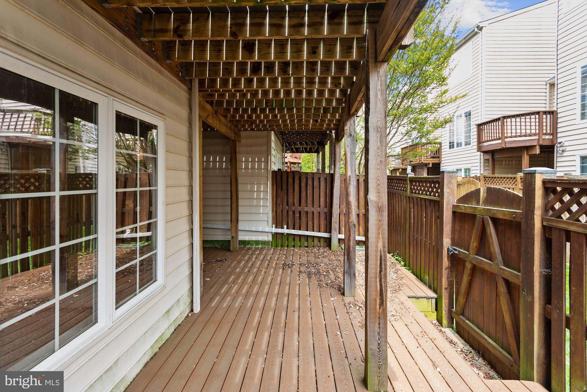 FAIRFAX CENTER LANDBAY - Residential Lease