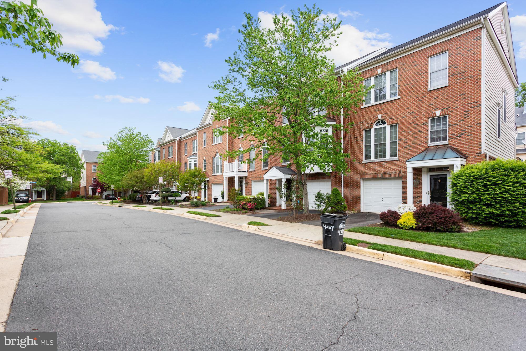 FAIRFAX CENTER LANDBAY - Residential Lease