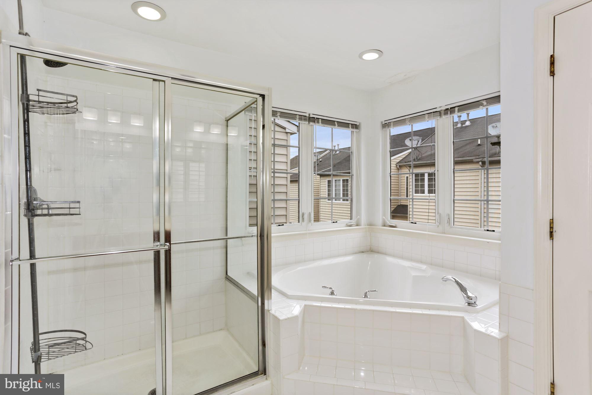 FAIRFAX CENTER LANDBAY - Residential Lease