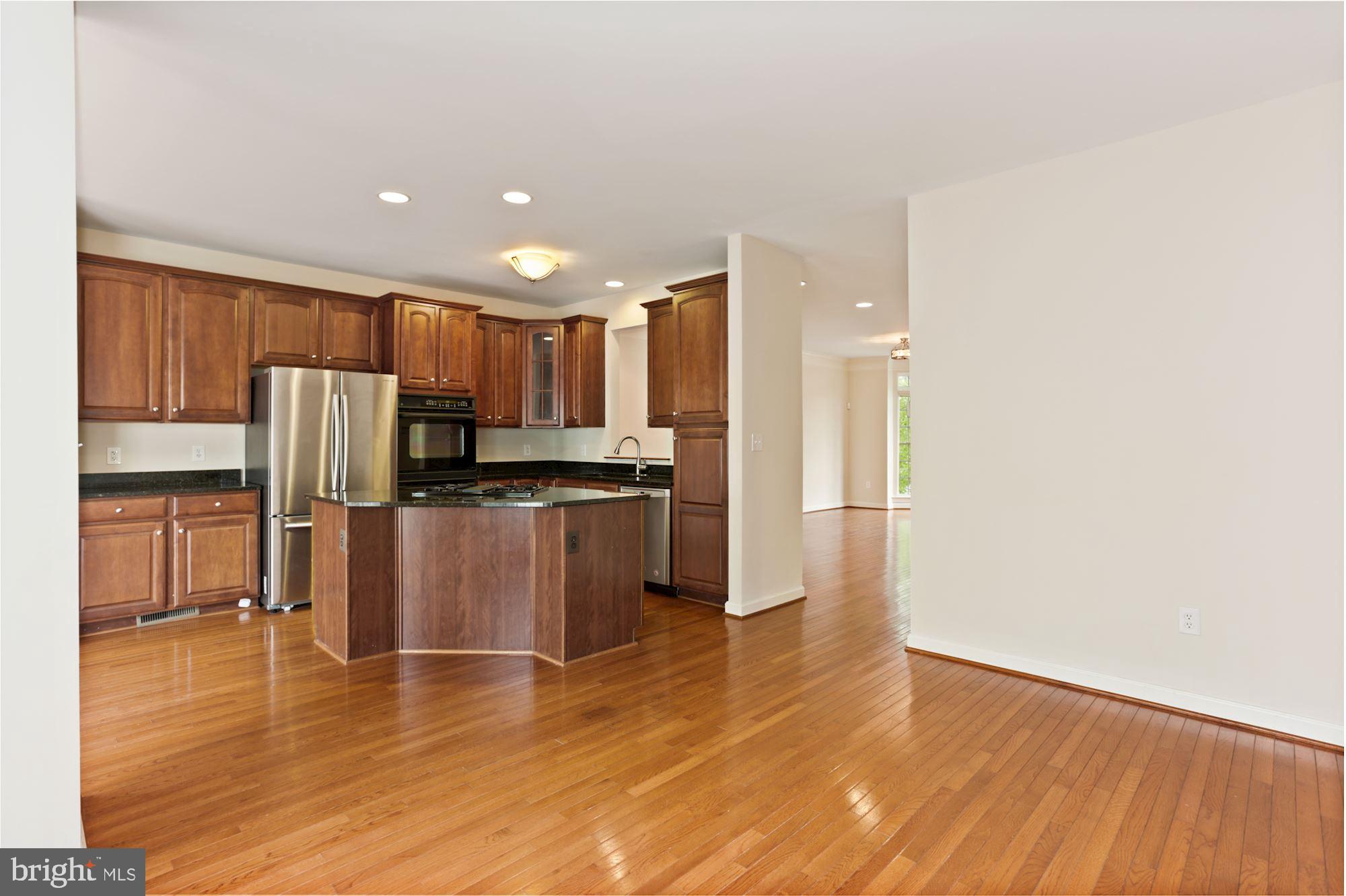 FAIRFAX CENTER LANDBAY - Residential Lease