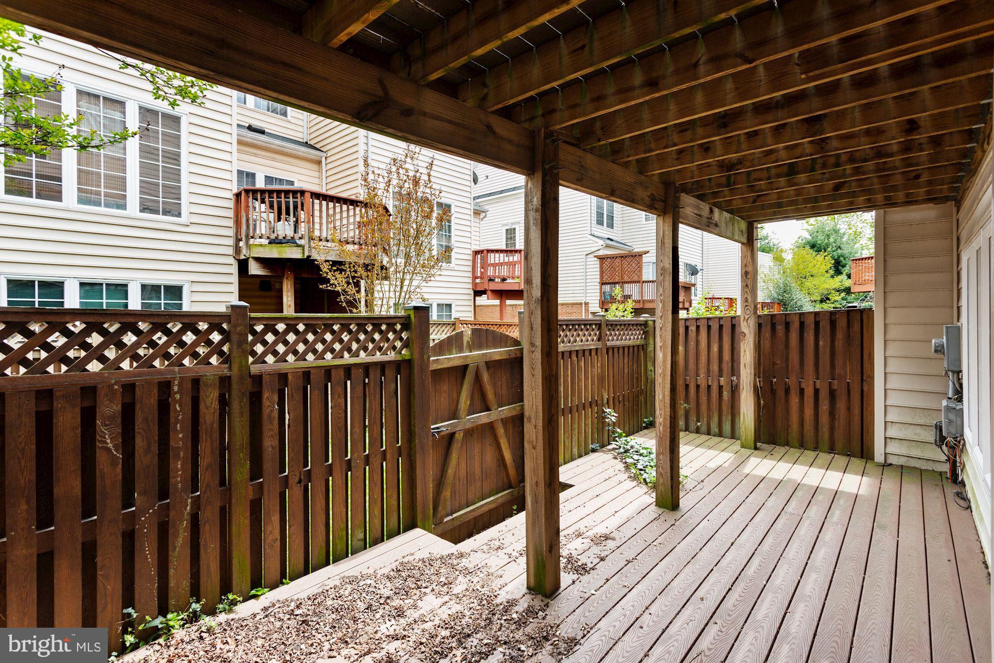 FAIRFAX CENTER LANDBAY - Residential Lease