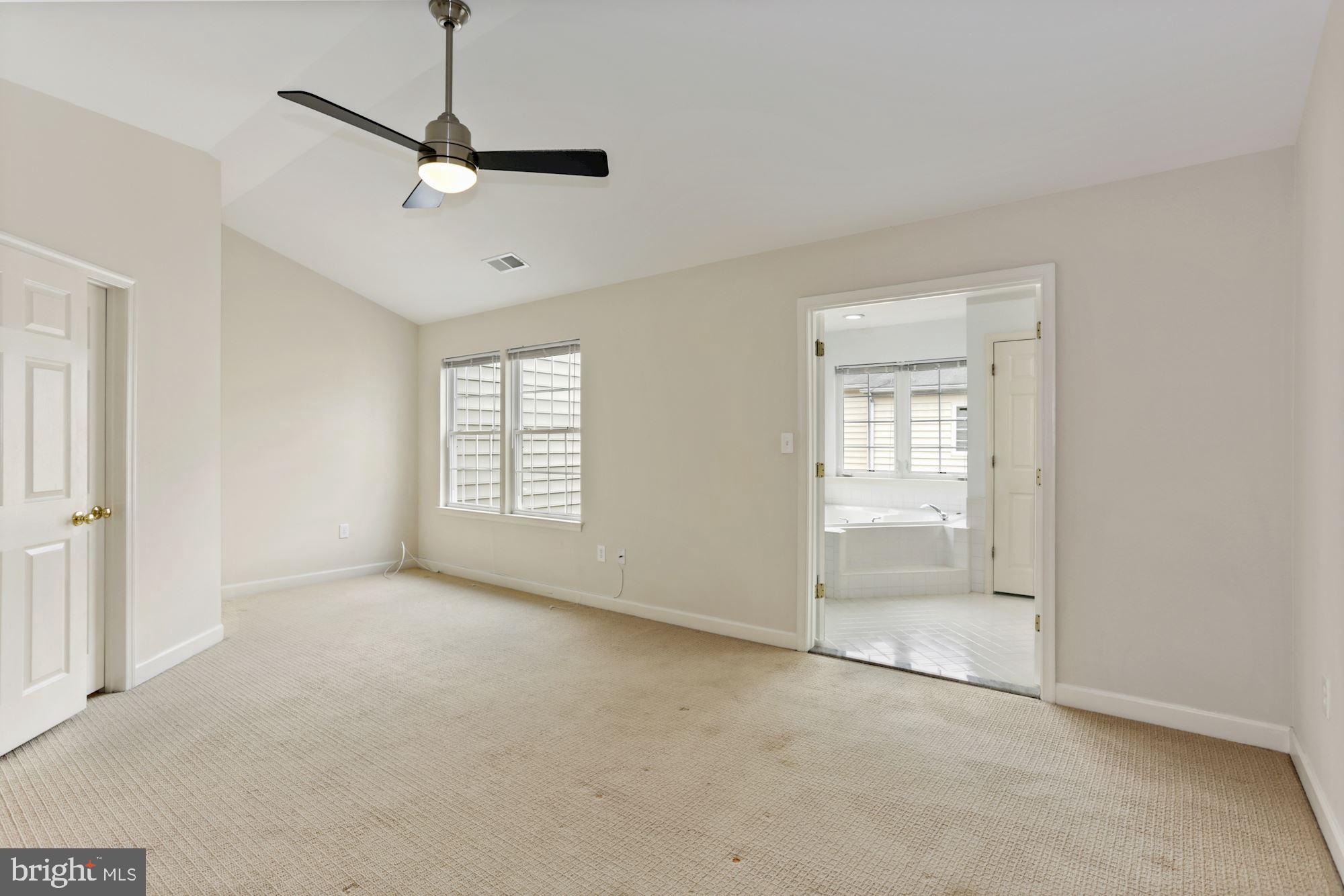 FAIRFAX CENTER LANDBAY - Residential Lease