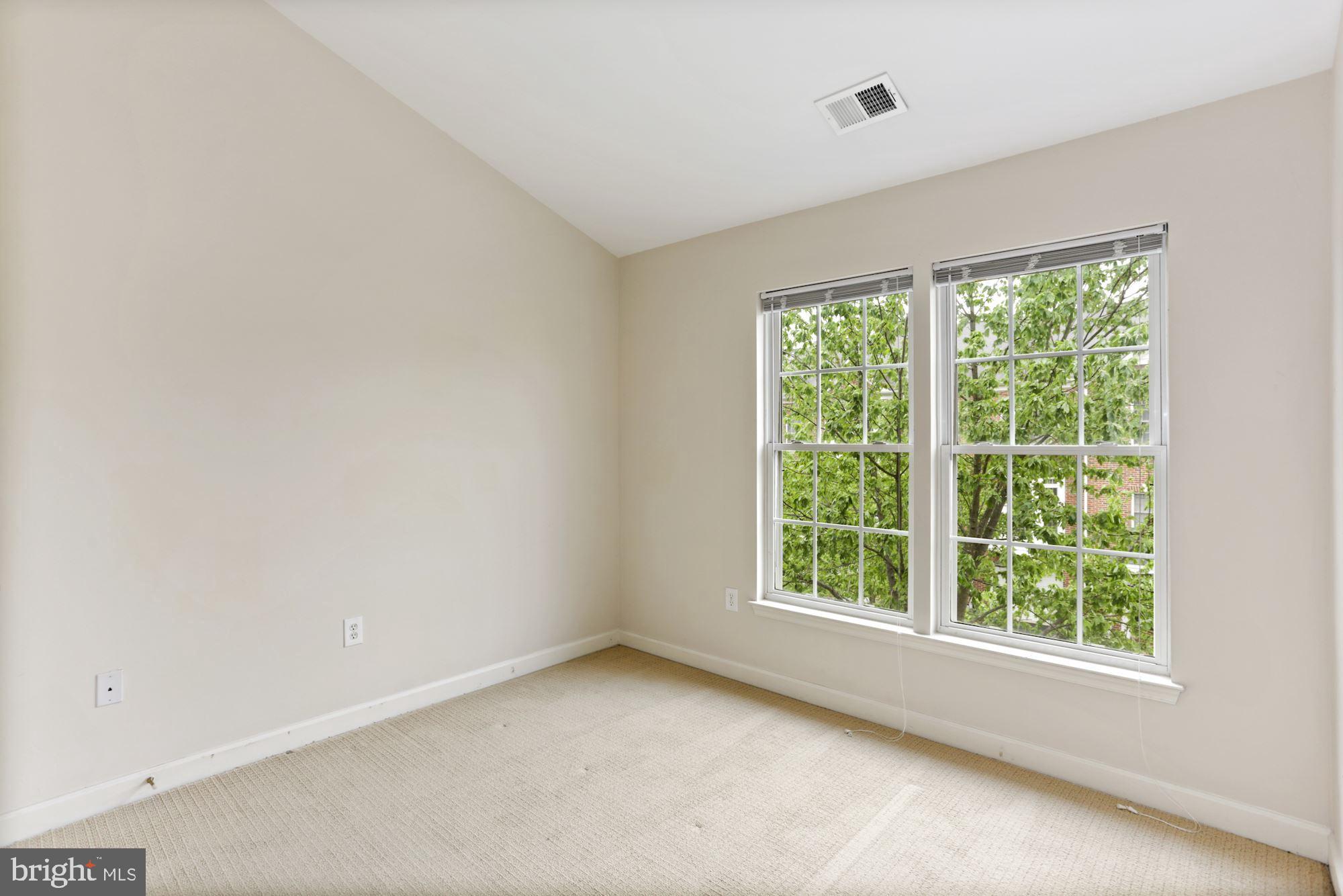 FAIRFAX CENTER LANDBAY - Residential Lease