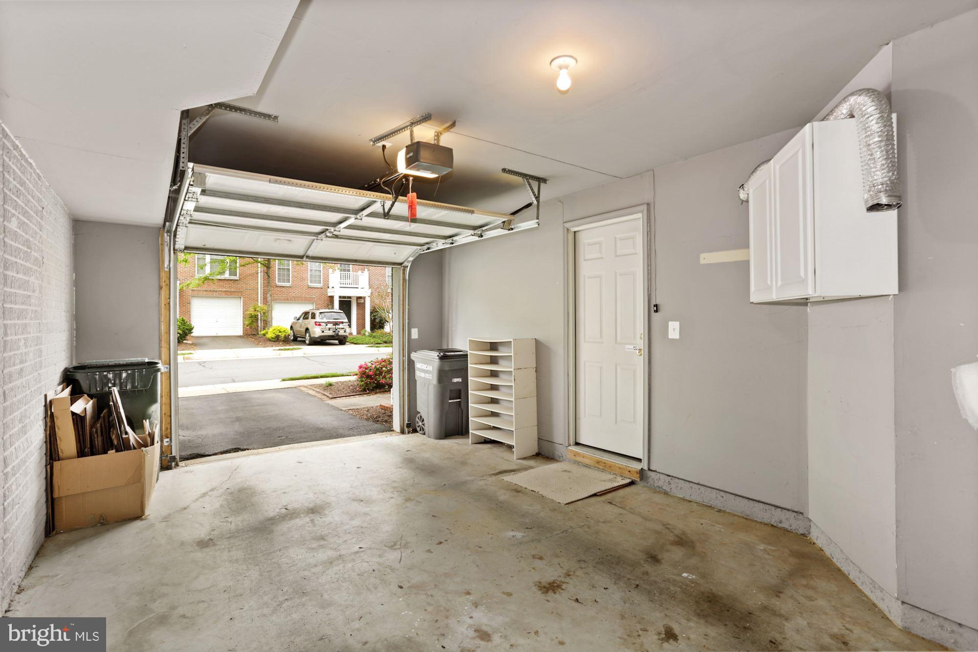 FAIRFAX CENTER LANDBAY - Residential Lease