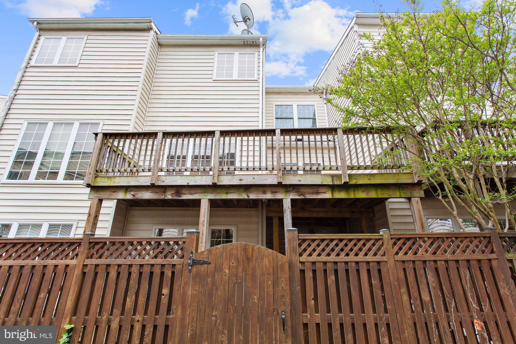 FAIRFAX CENTER LANDBAY - Residential Lease