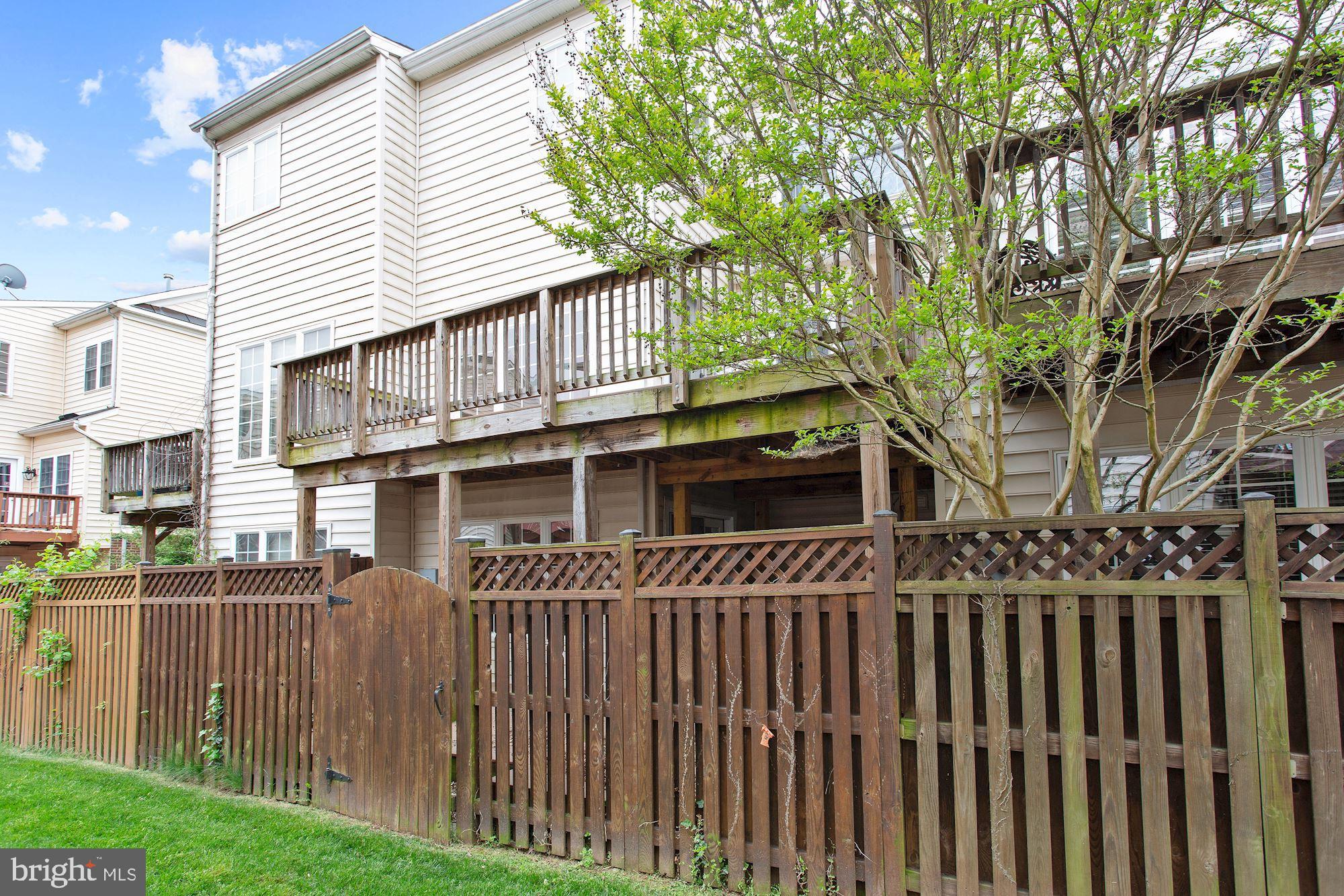 FAIRFAX CENTER LANDBAY - Residential Lease