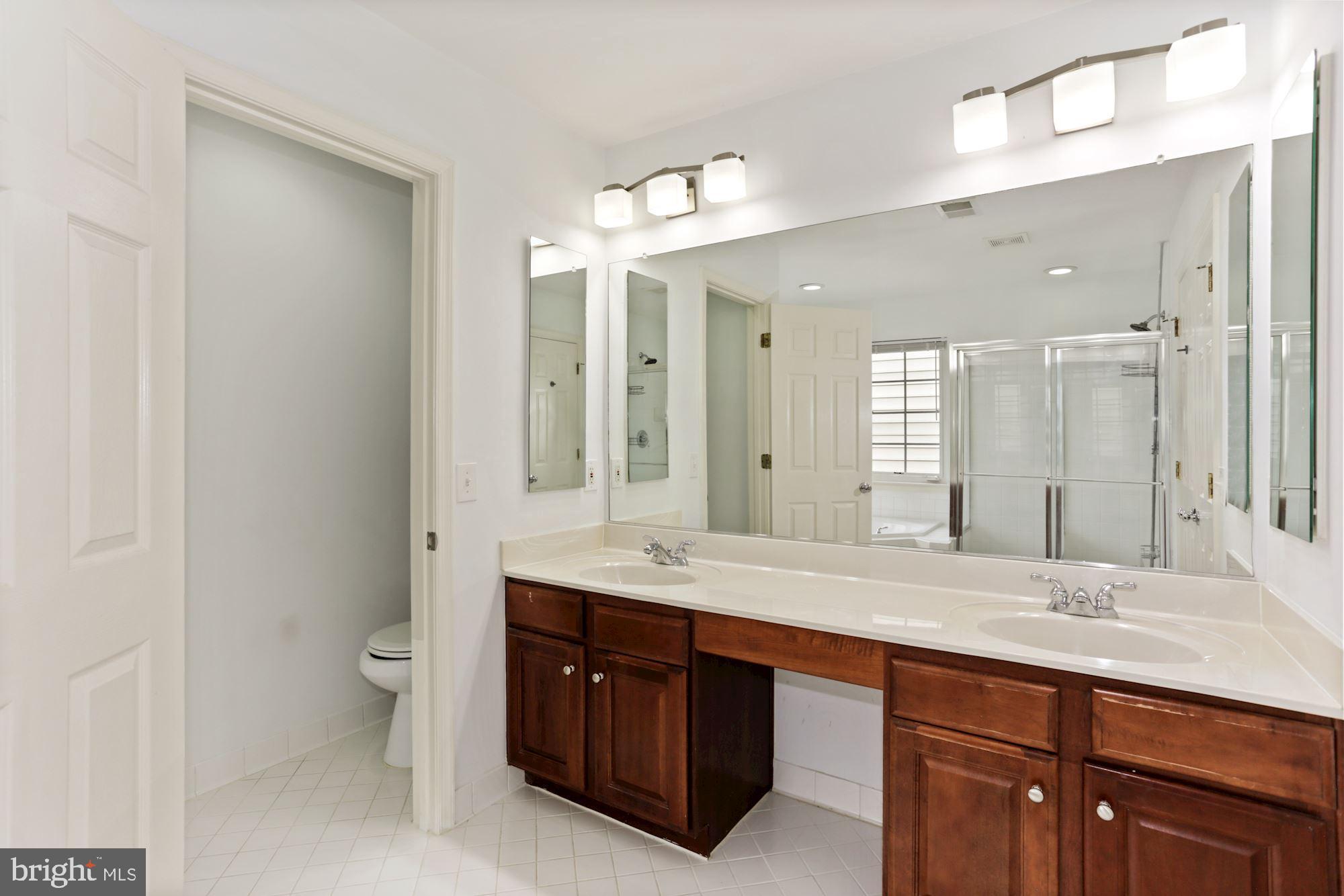 FAIRFAX CENTER LANDBAY - Residential Lease