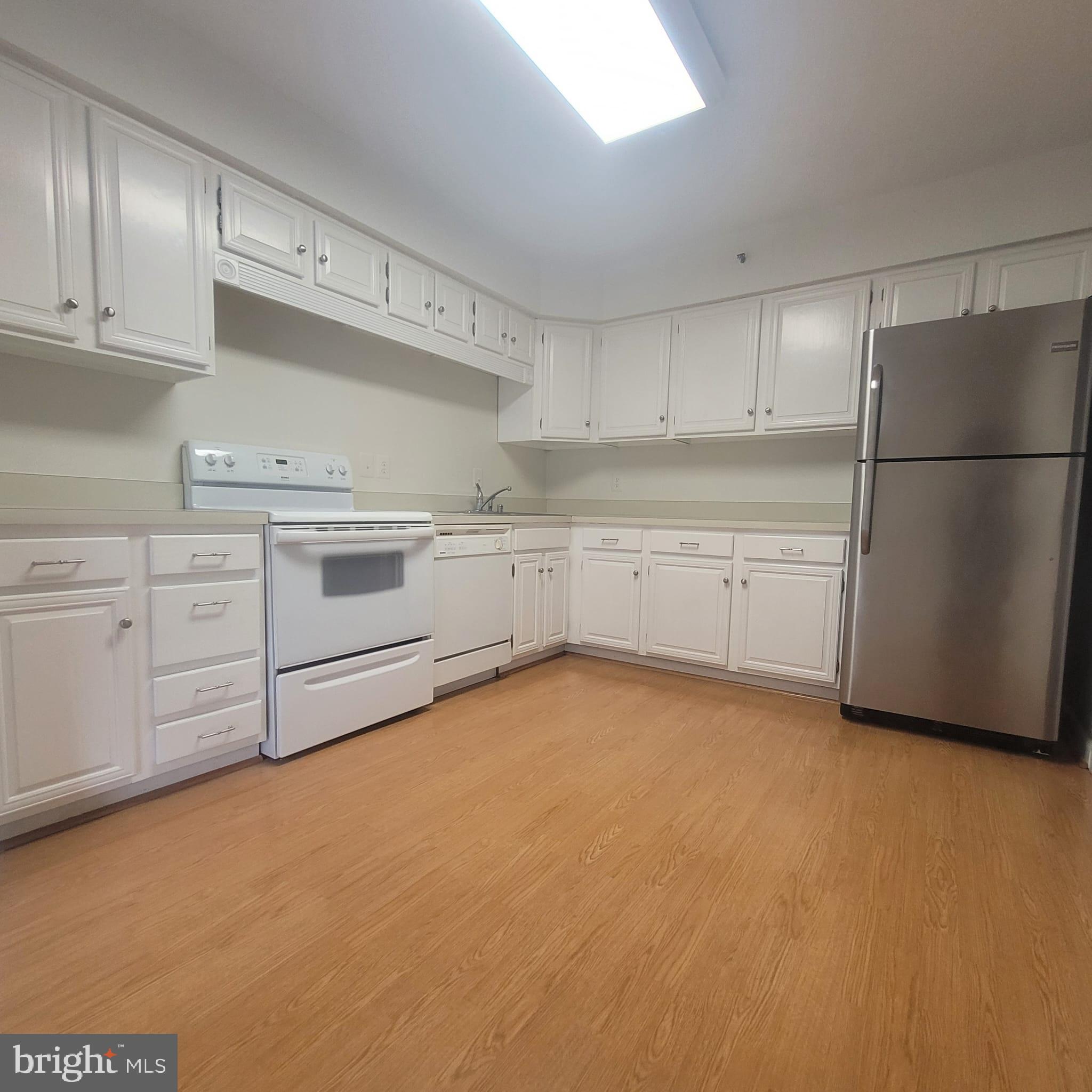 SKYLINE HOUSE - Residential Lease