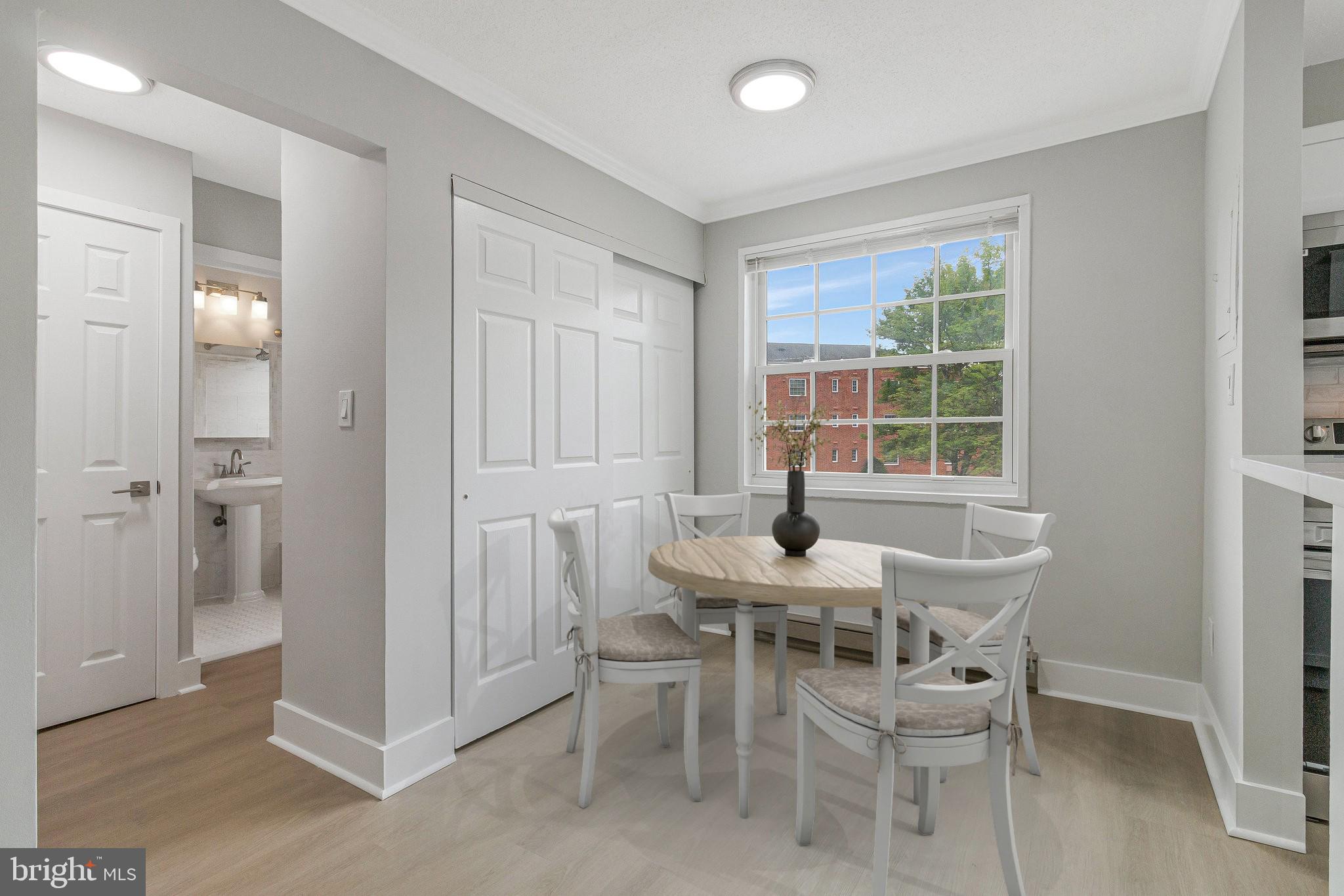 1724 W ABINGDON DRIVE 201