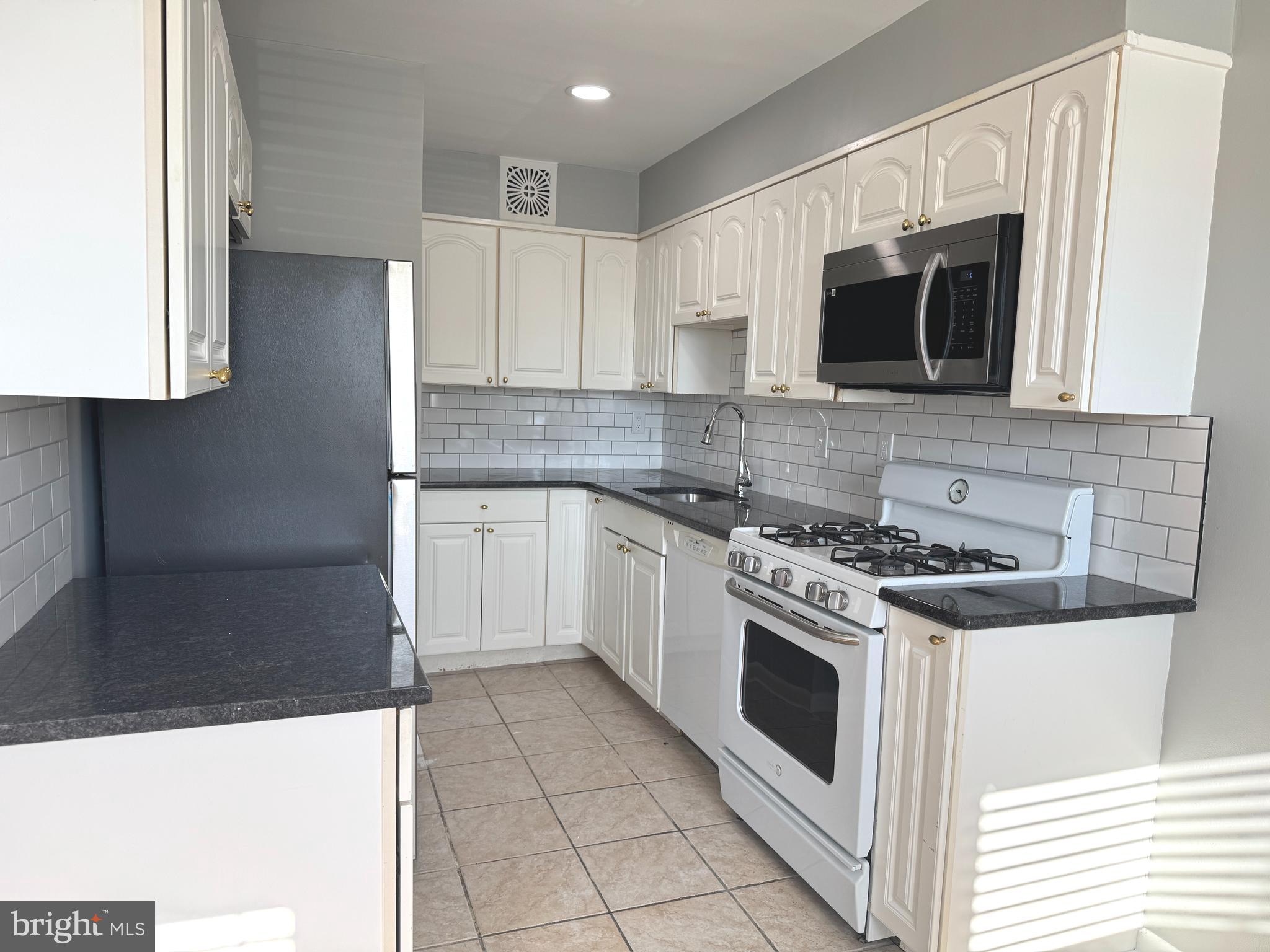 RHAWNHURST - Residential Lease