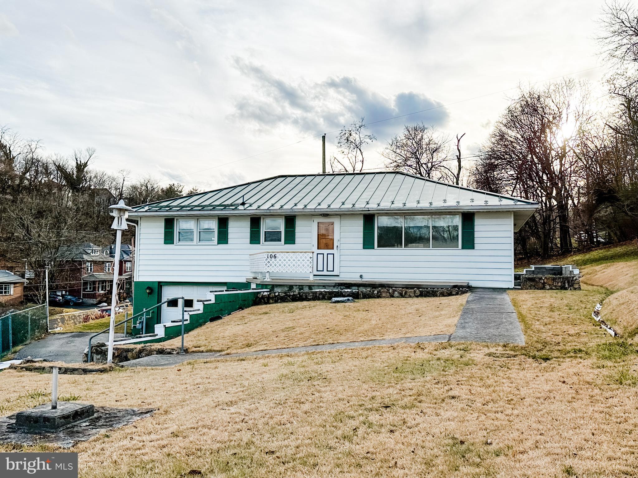 WEST SIDE - Residential