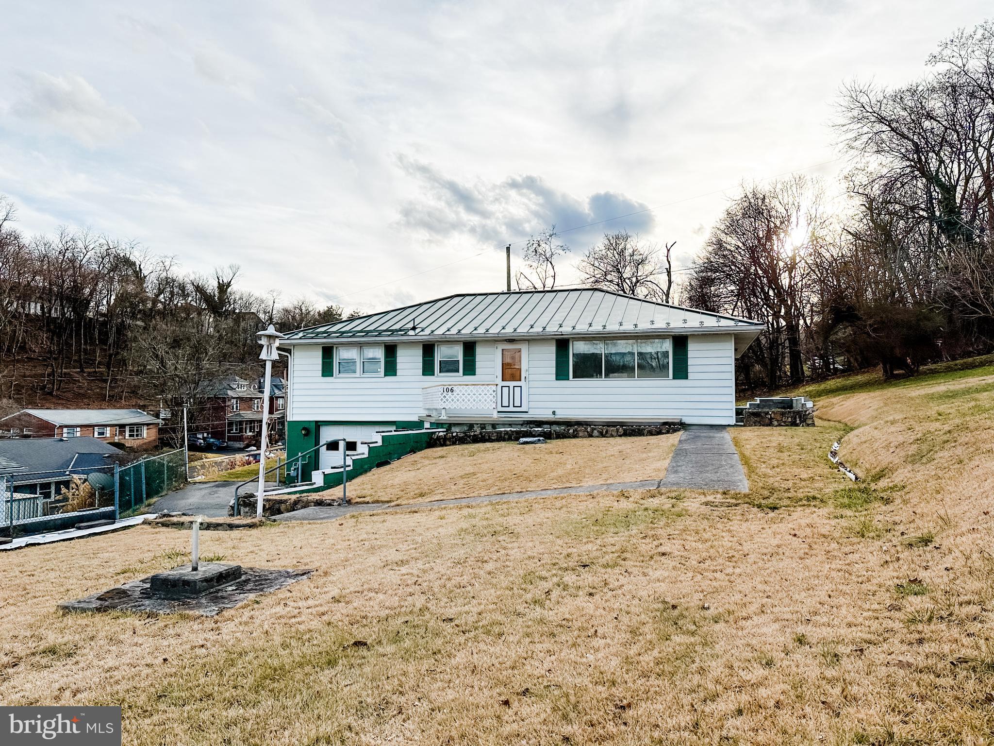 WEST SIDE - Residential