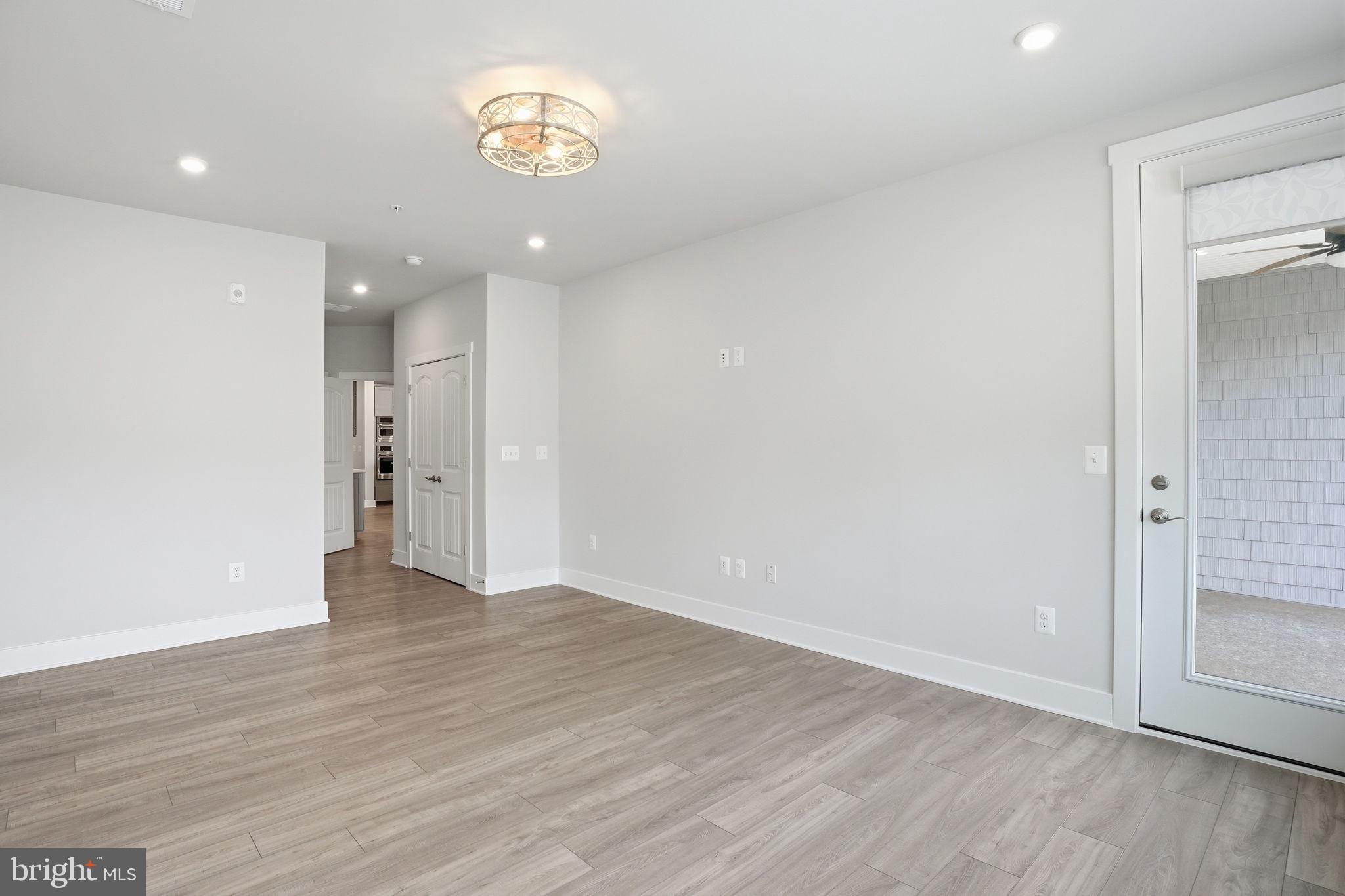 FOUR SEASONS AT KENT ISLAND - Residential