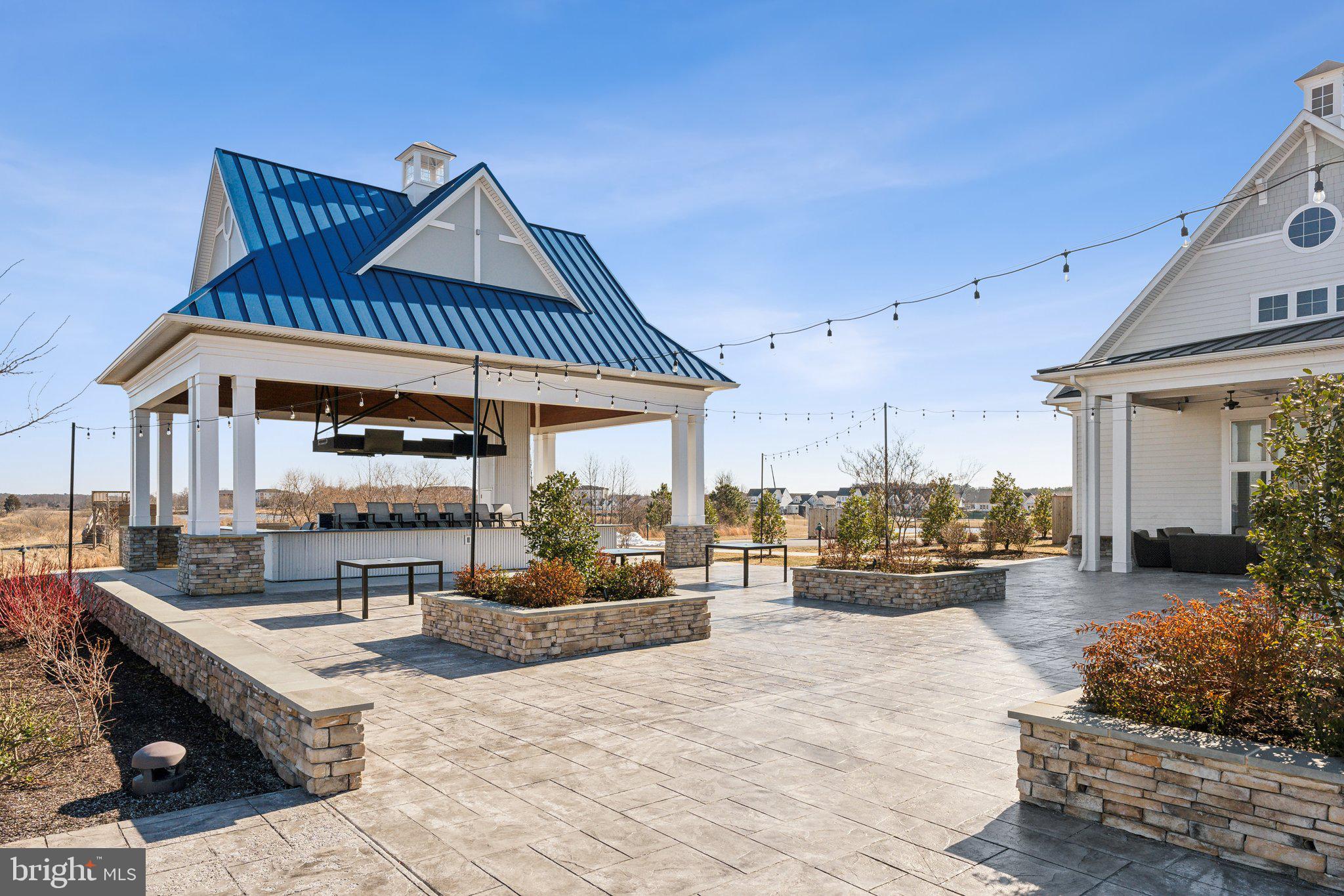 FOUR SEASONS AT KENT ISLAND - Residential