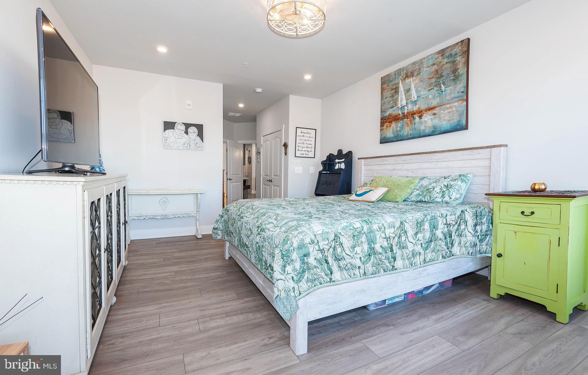 FOUR SEASONS AT KENT ISLAND - Residential