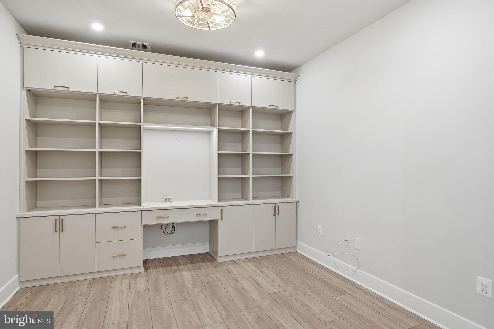 FOUR SEASONS AT KENT ISLAND - Residential