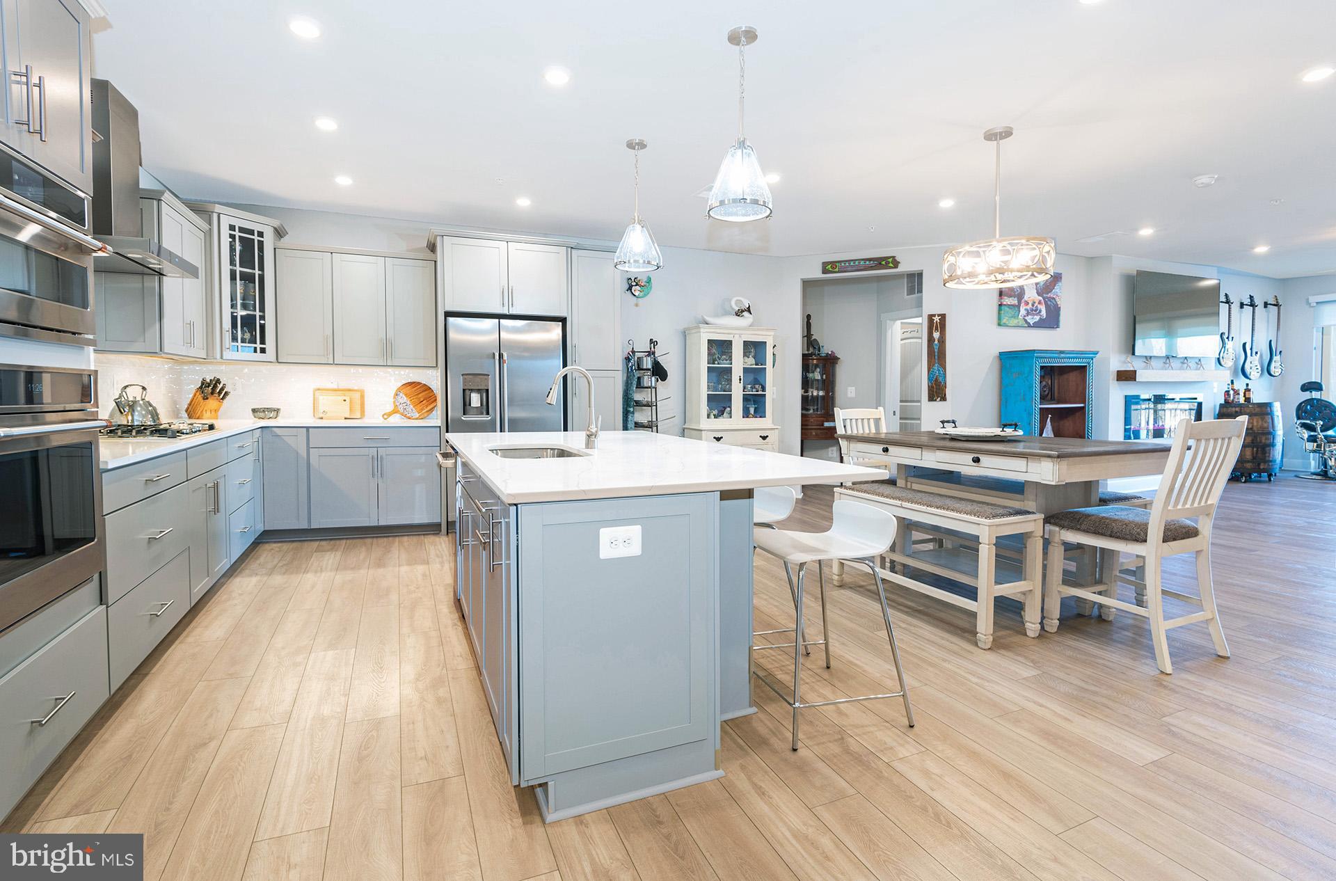 FOUR SEASONS AT KENT ISLAND - Residential