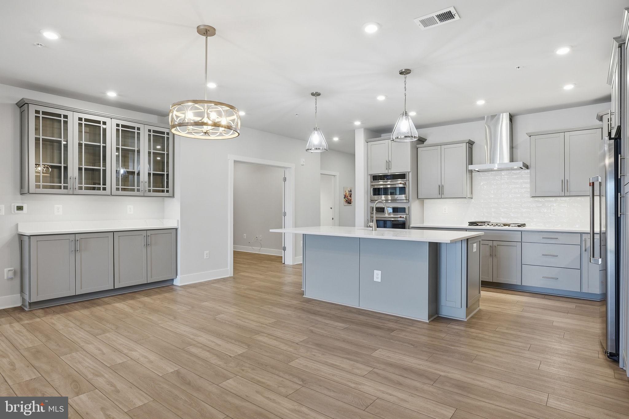 FOUR SEASONS AT KENT ISLAND - Residential