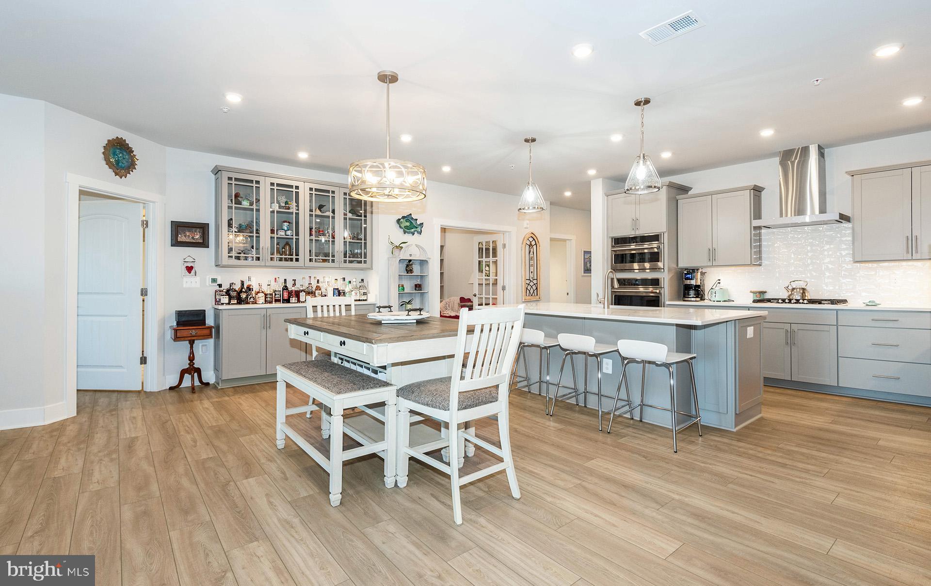 FOUR SEASONS AT KENT ISLAND - Residential