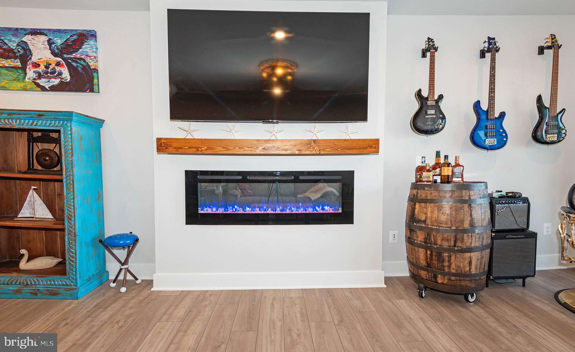 FOUR SEASONS AT KENT ISLAND - Residential