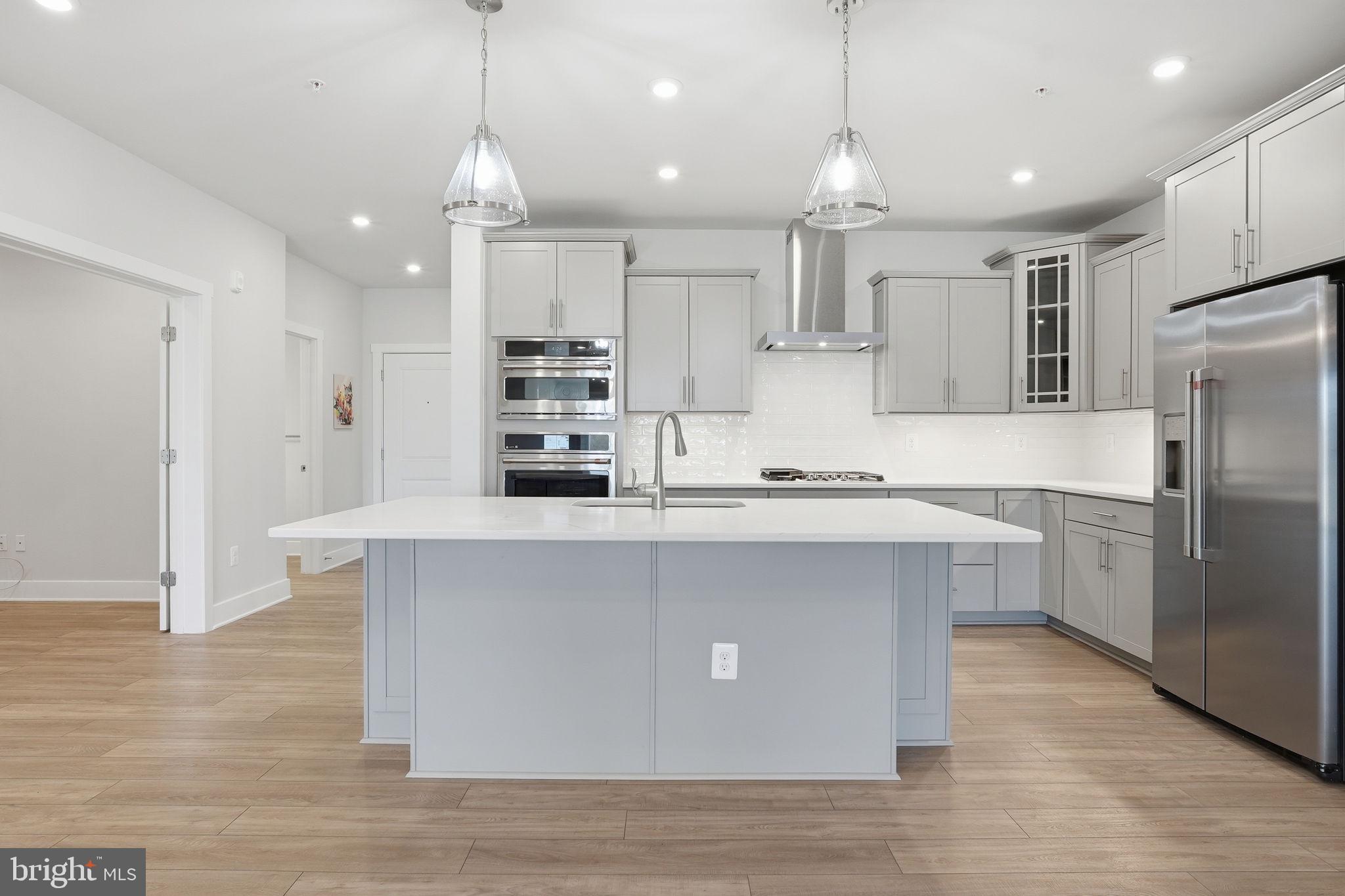 FOUR SEASONS AT KENT ISLAND - Residential