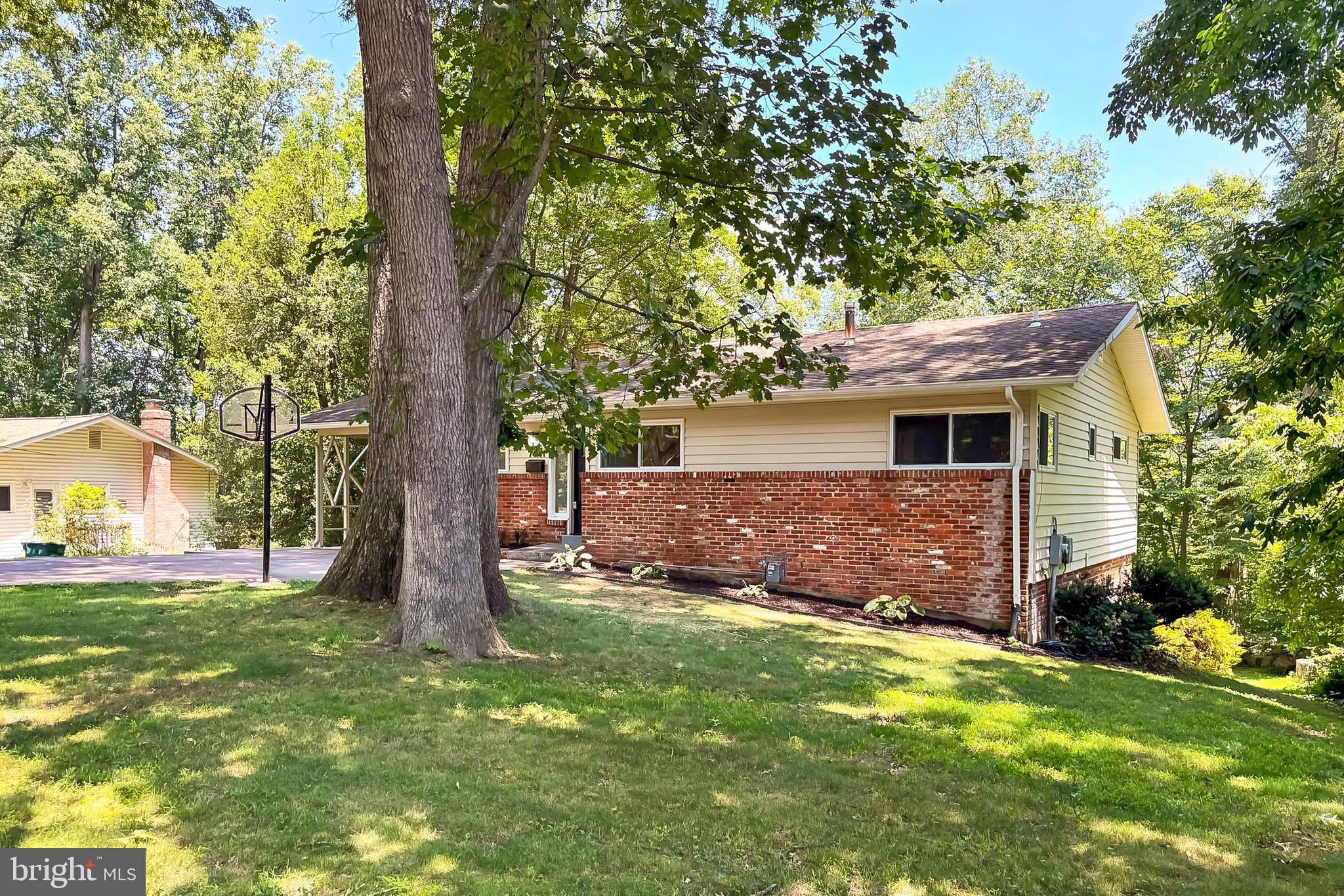 7841 GLENISTER DRIVE