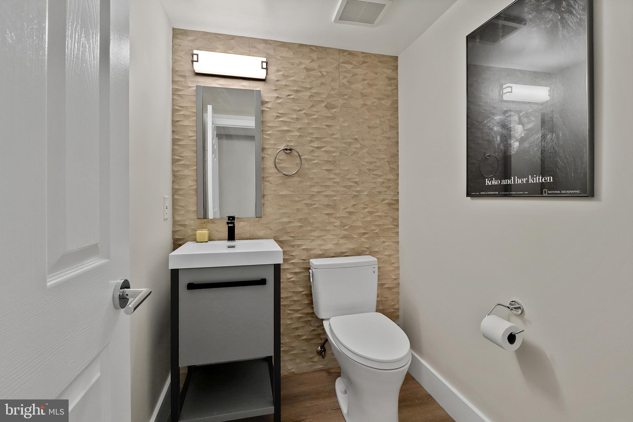 WHITLEY PARK CONDOMINIUM - Residential